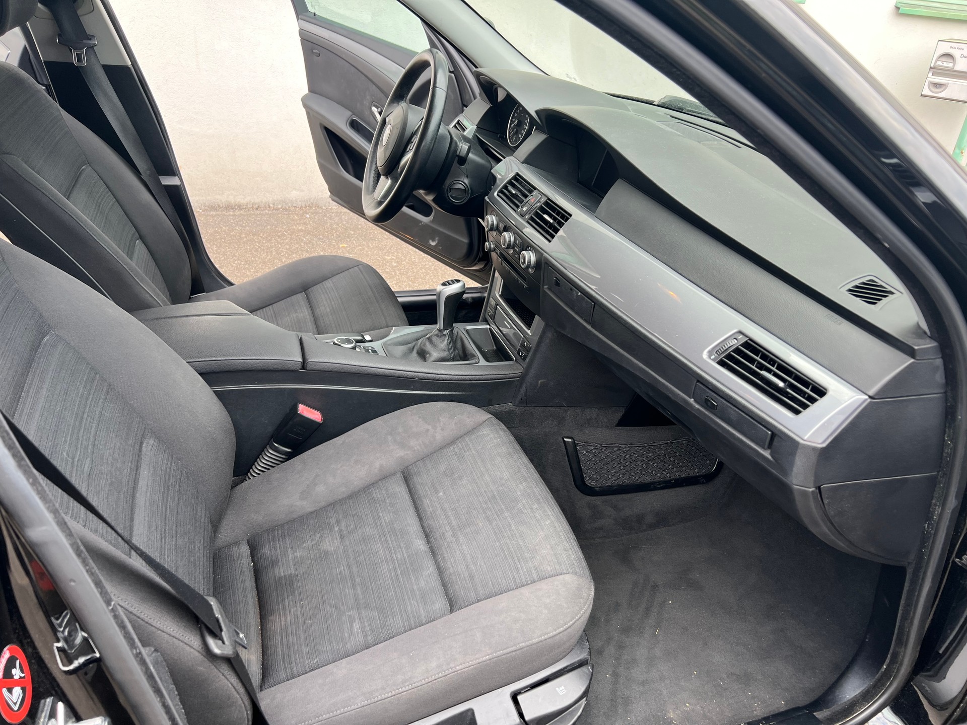 BMW 520d Touring-image-7