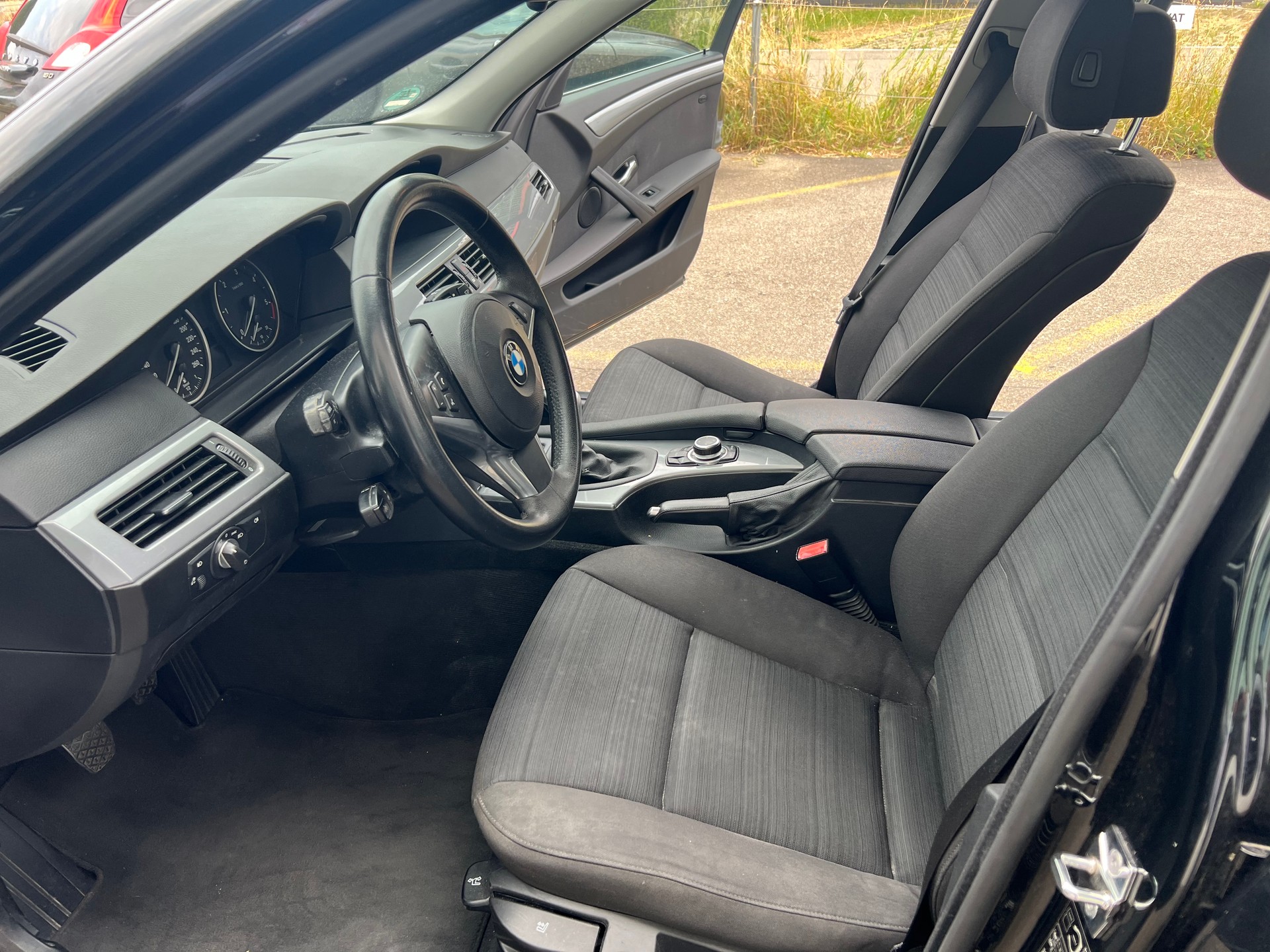 BMW 520d Touring-image-8