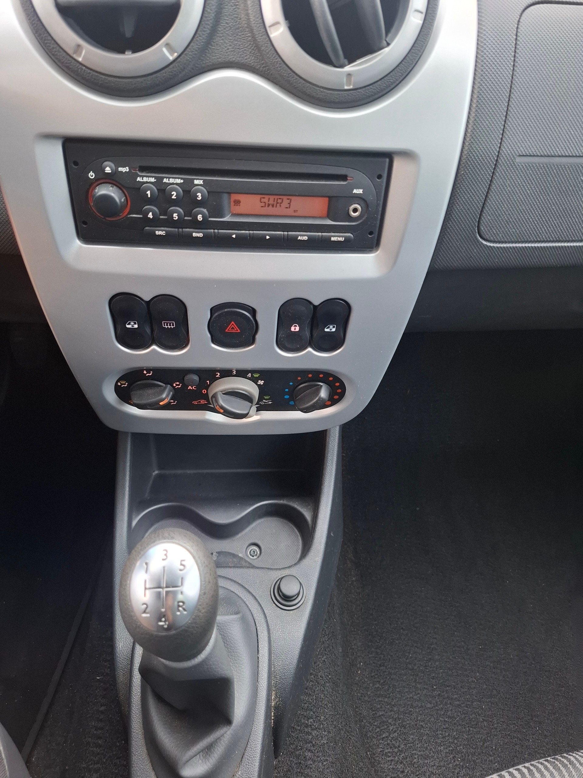 DACIA Logan 1.6 16V-image-12