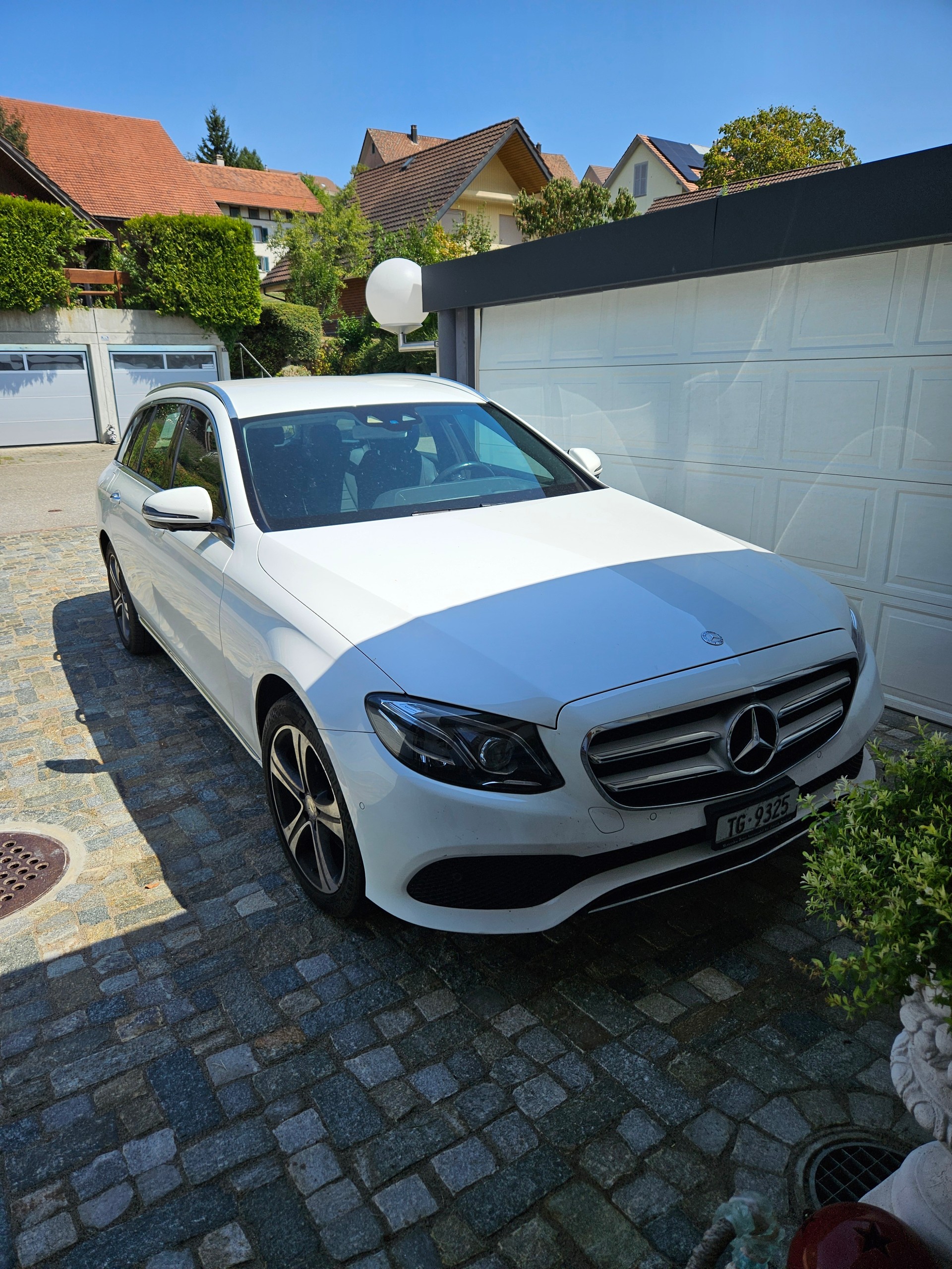 MERCEDES-BENZ E 220 d-image-3
