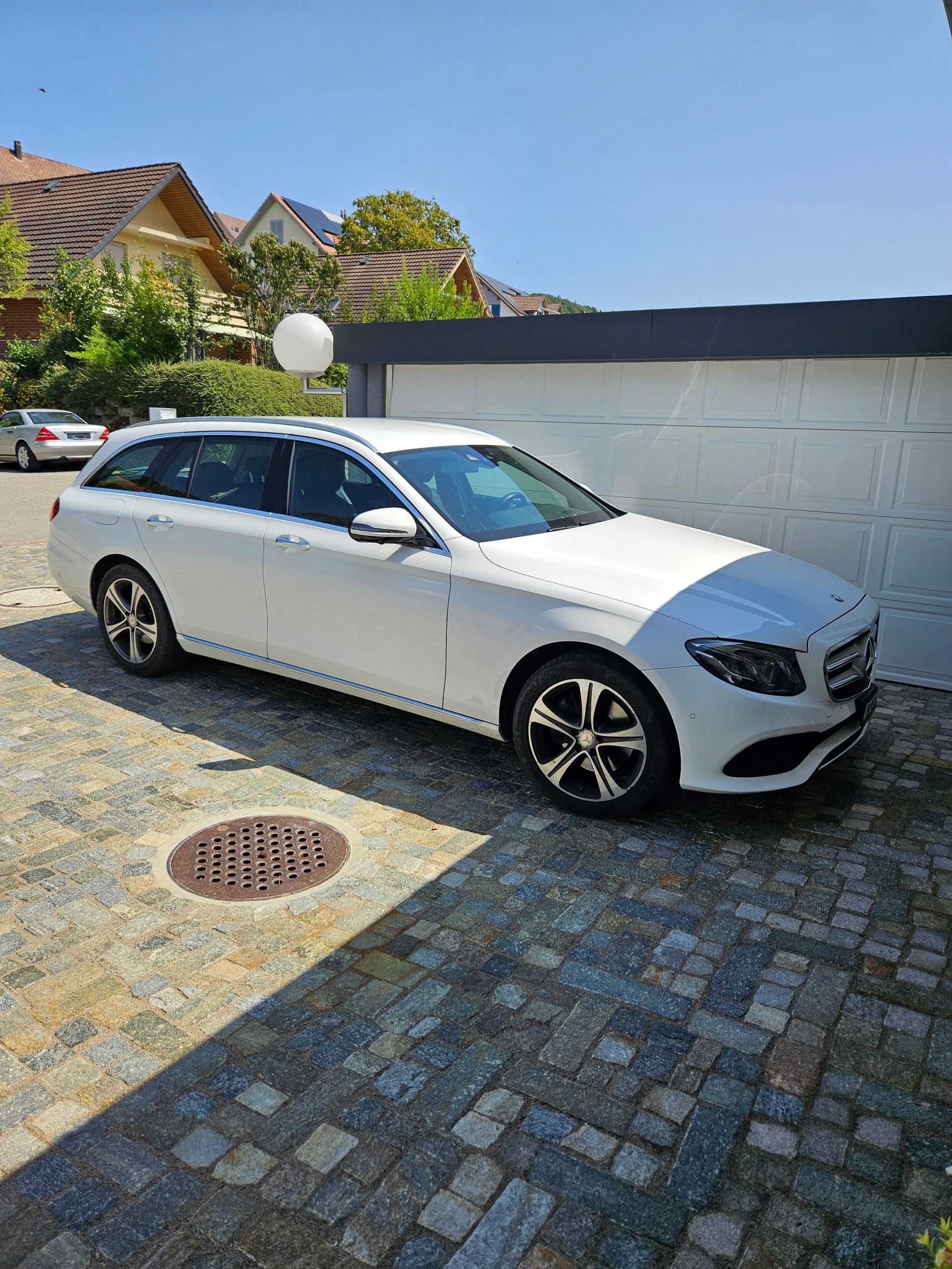 MERCEDES-BENZ E 220 d-image-5