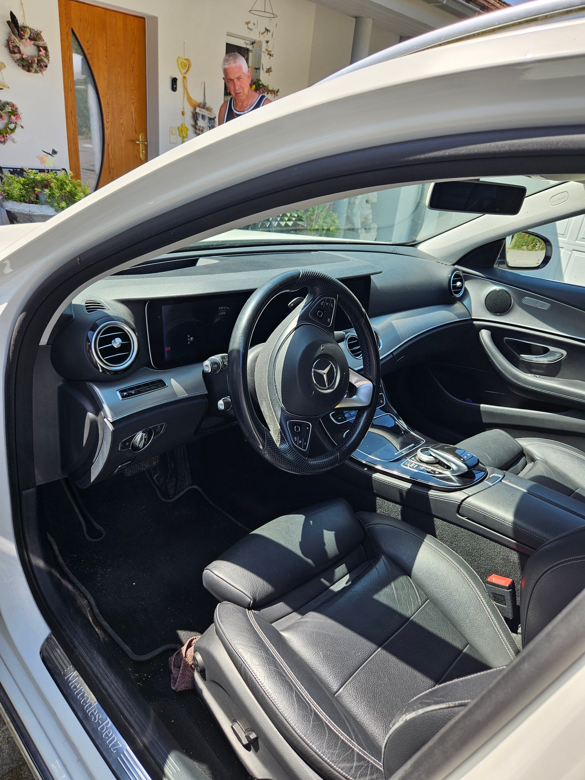 MERCEDES-BENZ E 220 d-image-4