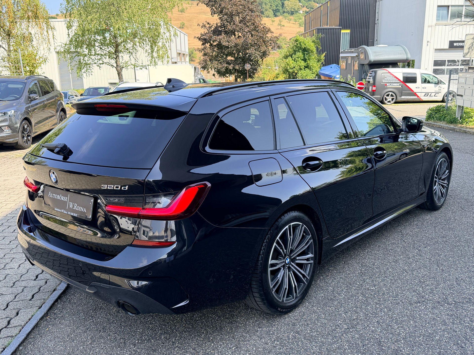 BMW 320d xDrive 48V Touring M Sport Steptronic-image-2