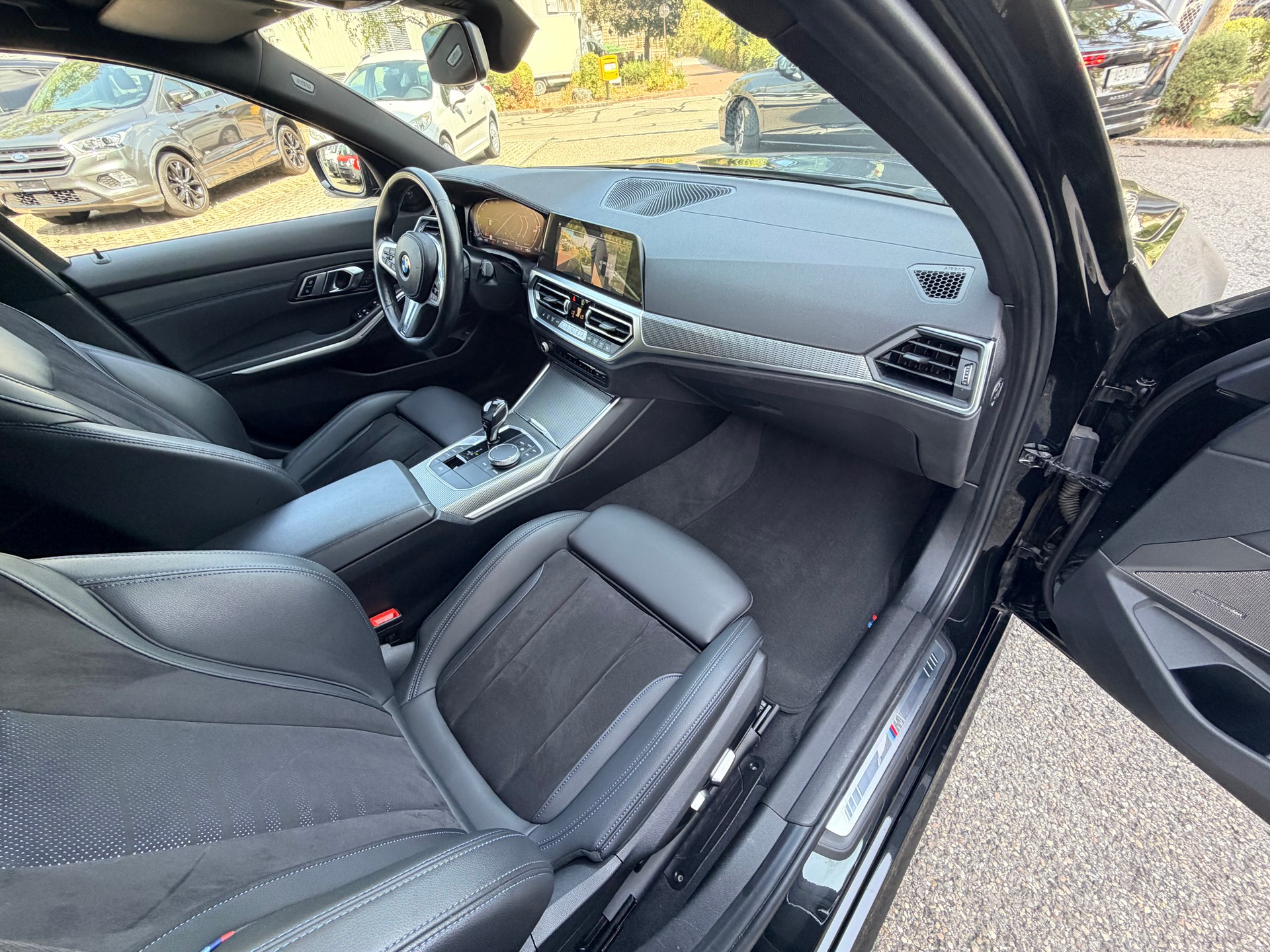 BMW 320d xDrive 48V Touring M Sport Steptronic-image-10
