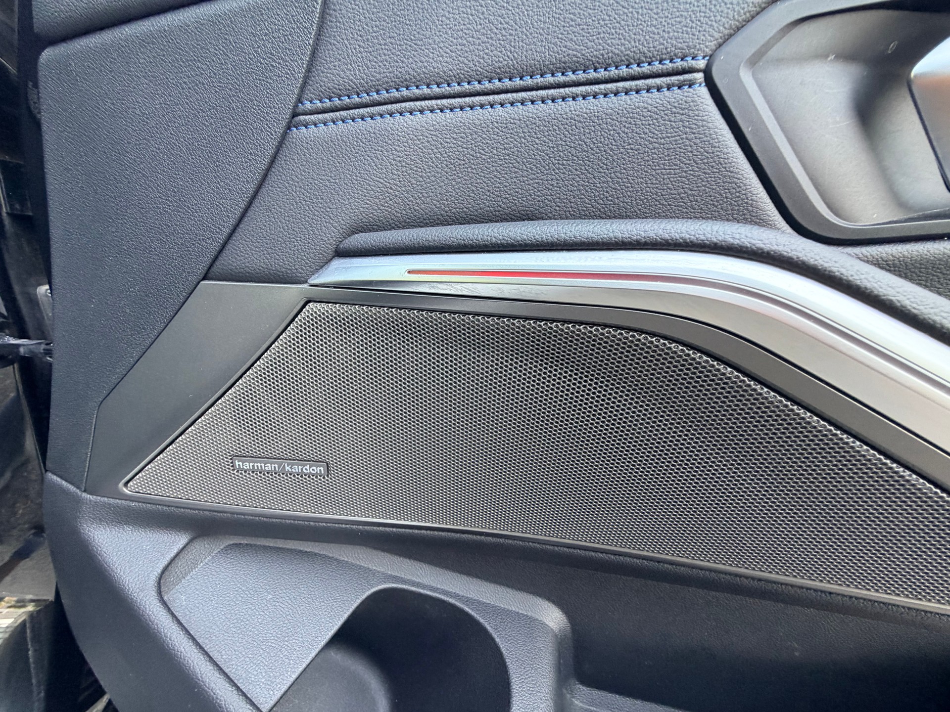 BMW 320d xDrive 48V Touring M Sport Steptronic-image-11