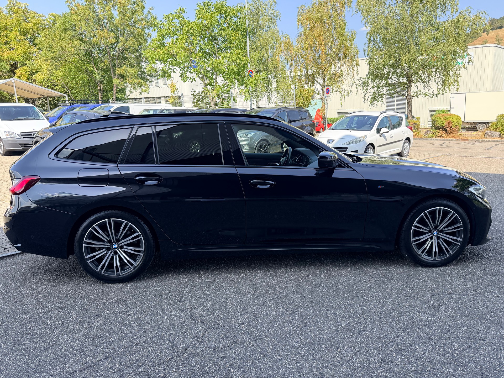 BMW 320d xDrive 48V Touring M Sport Steptronic-image-1