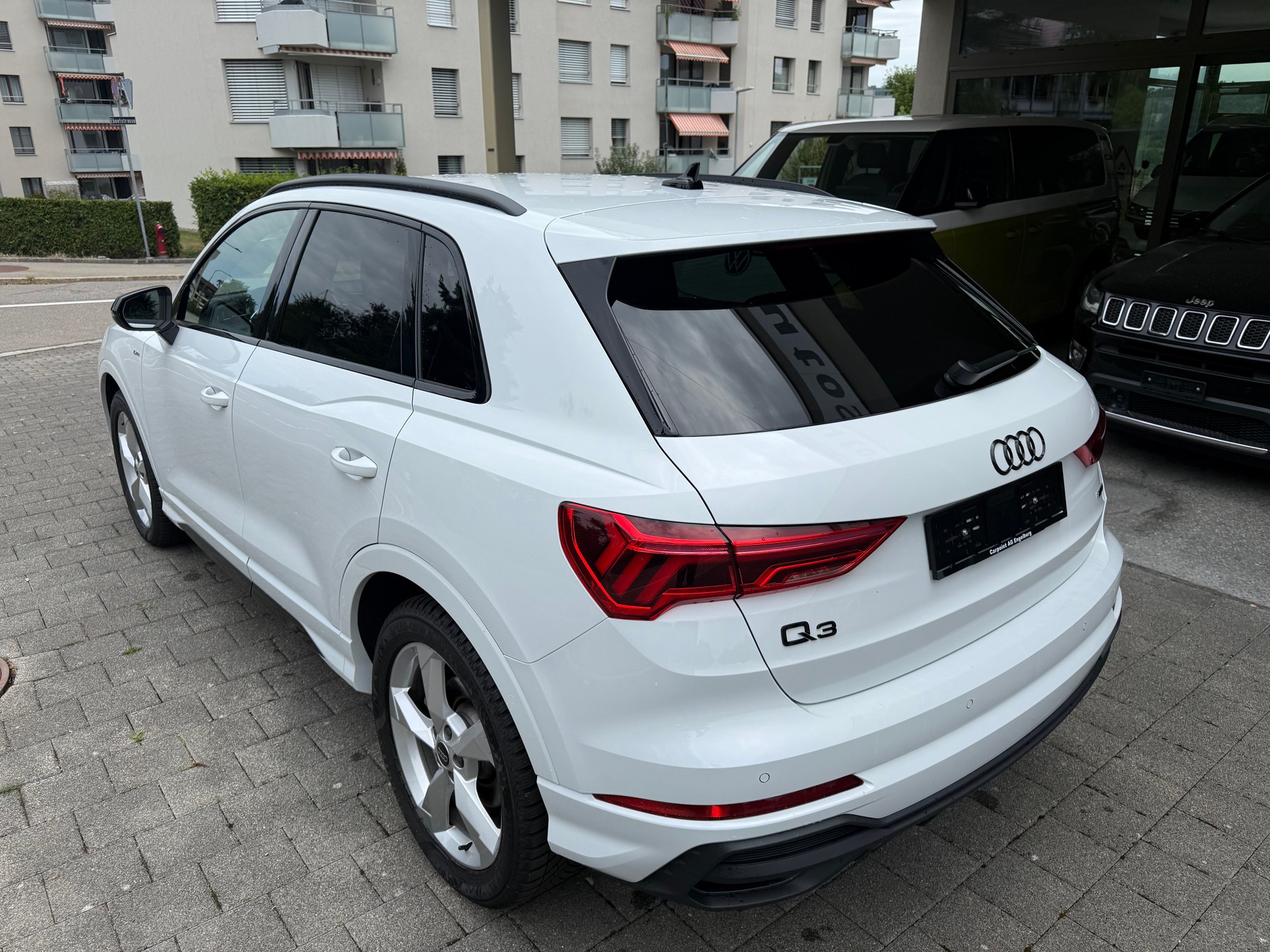 AUDI Q3 40 TDI S line quattro S-tronic-image-14