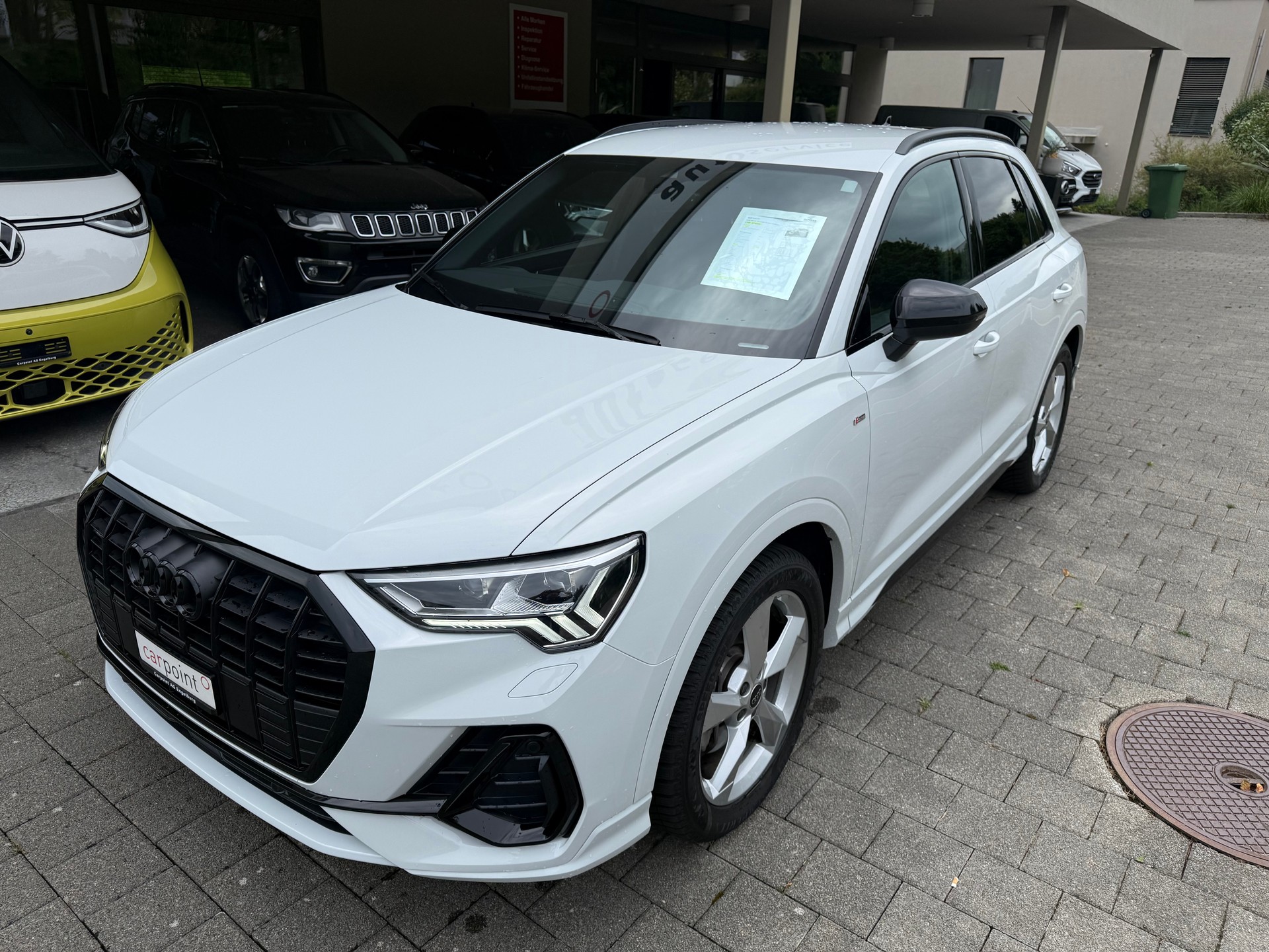 AUDI Q3 40 TDI S line quattro S-tronic-image-15