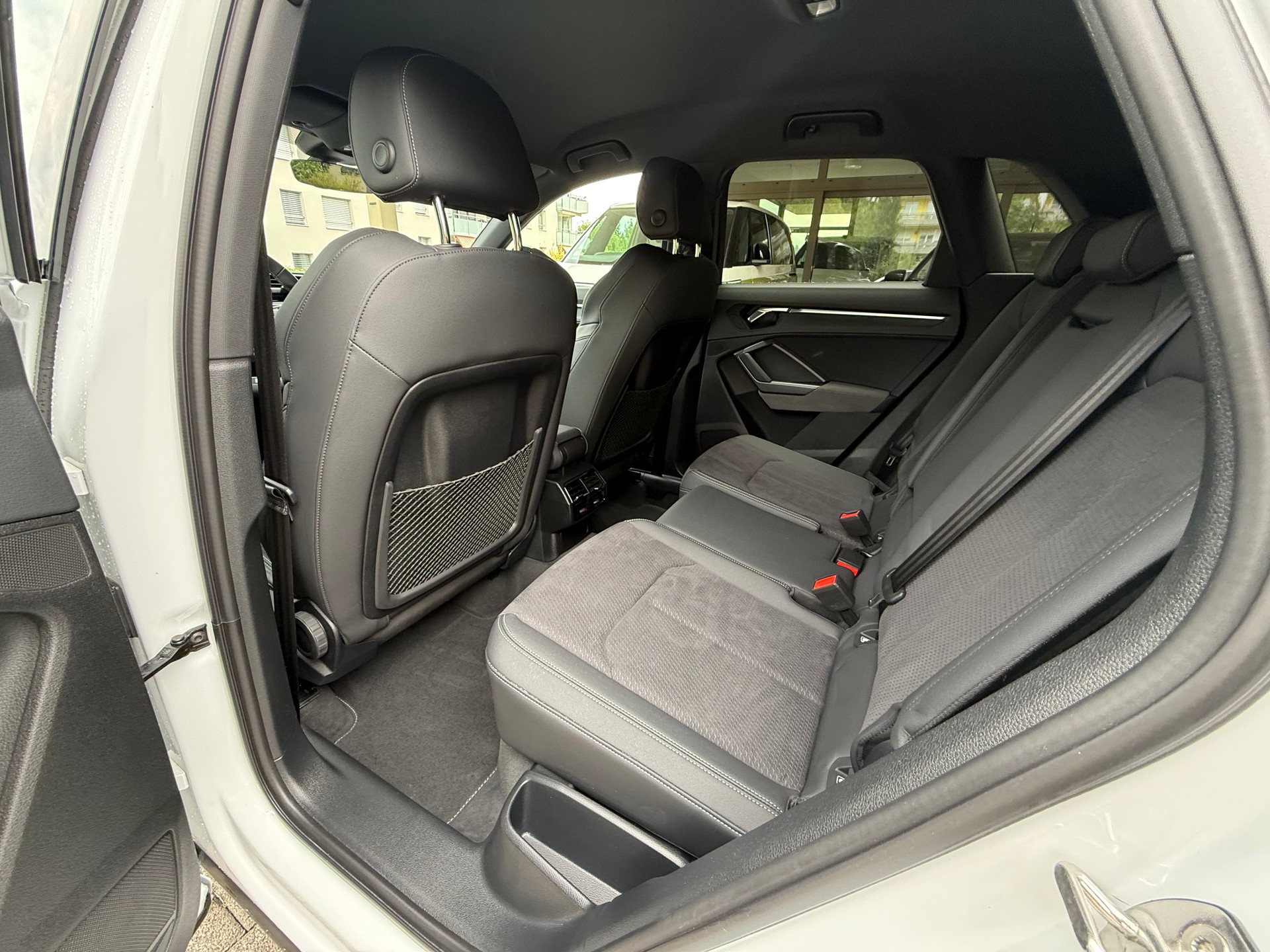 AUDI Q3 40 TDI S line quattro S-tronic-image-10