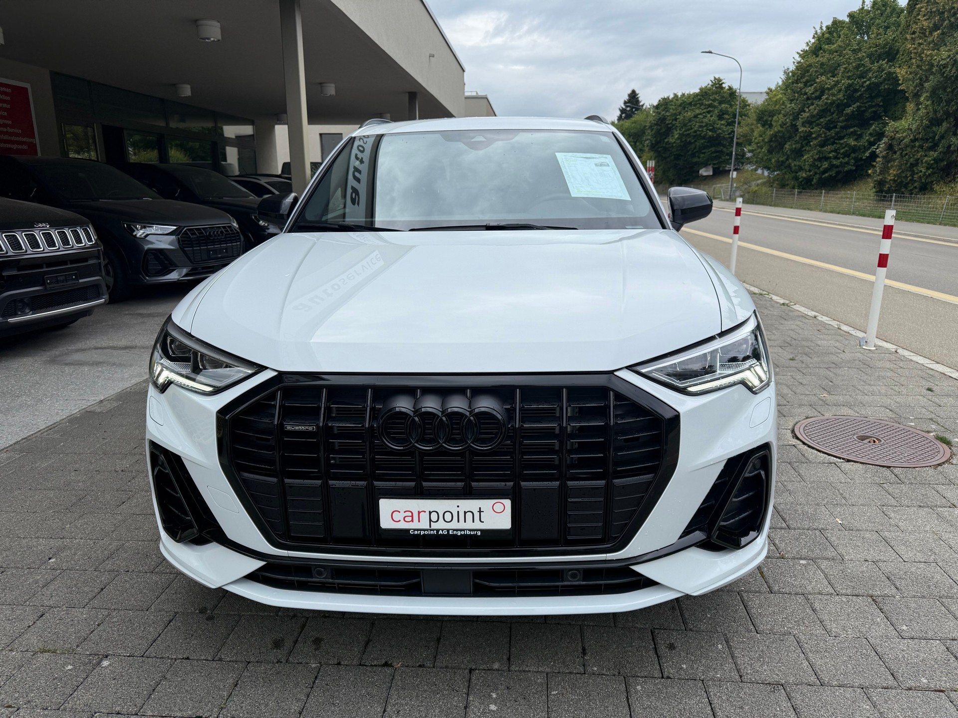 AUDI Q3 40 TDI S line quattro S-tronic-image-1