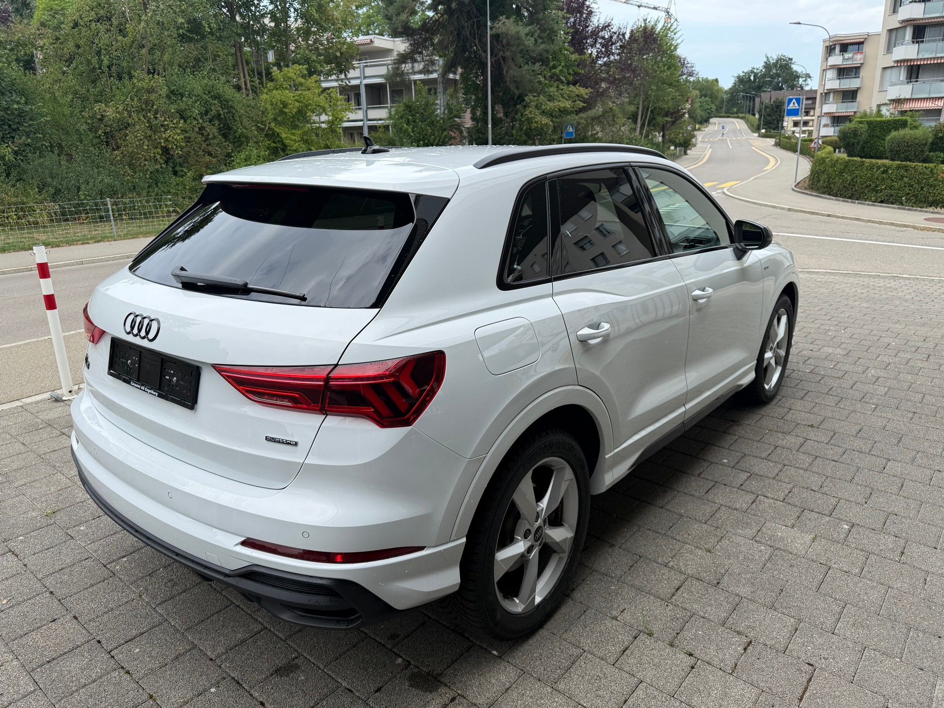 AUDI Q3 40 TDI S line quattro S-tronic-image-11