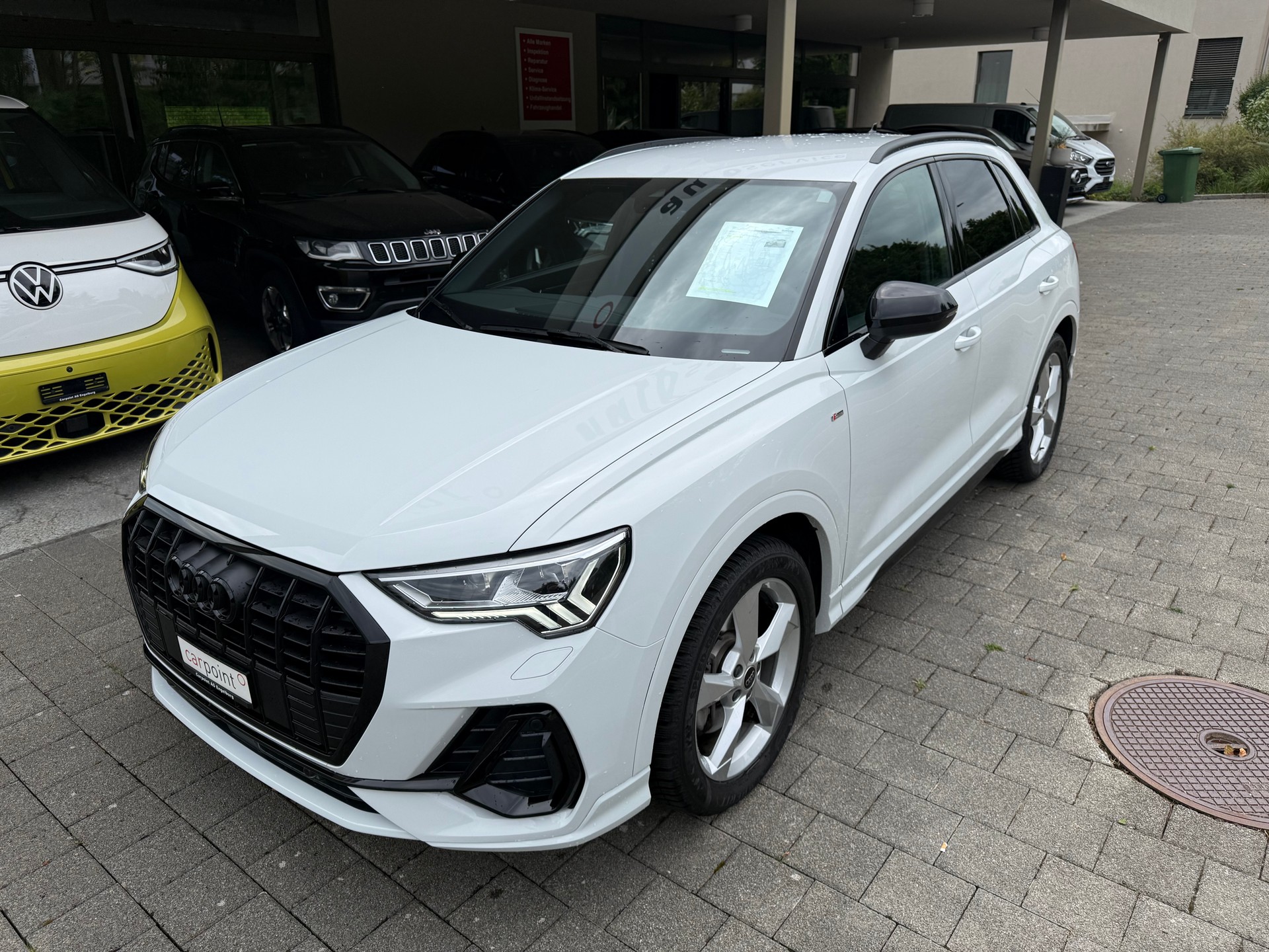 AUDI Q3 40 TDI S line quattro S-tronic-image-0