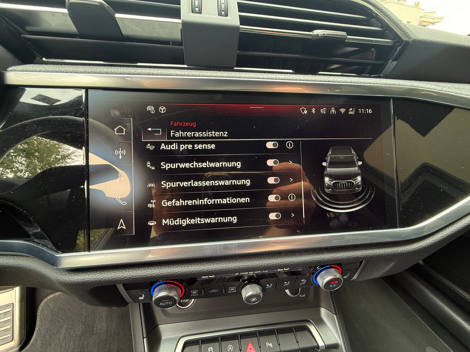 AUDI Q3 40 TDI S line quattro S-tronic-image-8