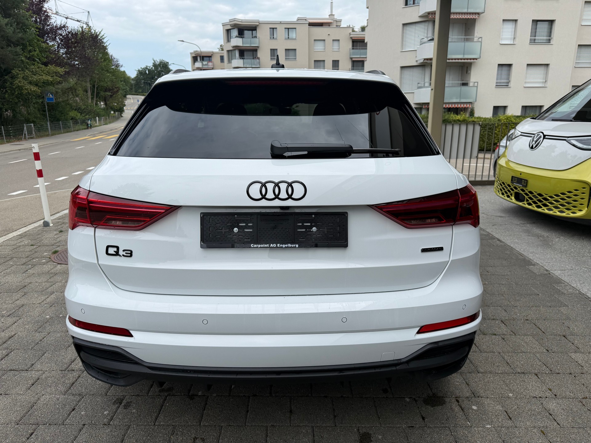 AUDI Q3 40 TDI S line quattro S-tronic-image-12