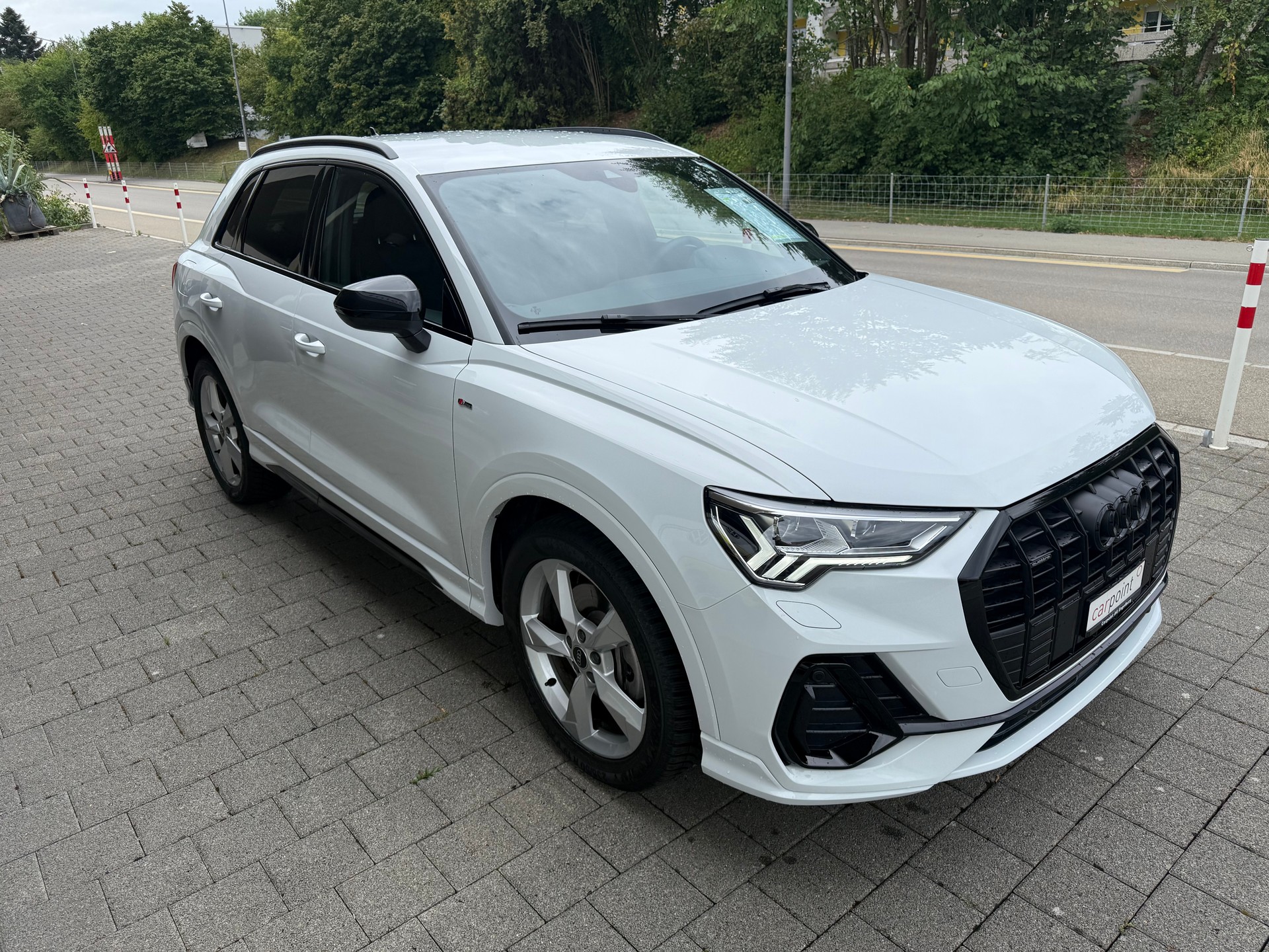 AUDI Q3 40 TDI S line quattro S-tronic-image-2