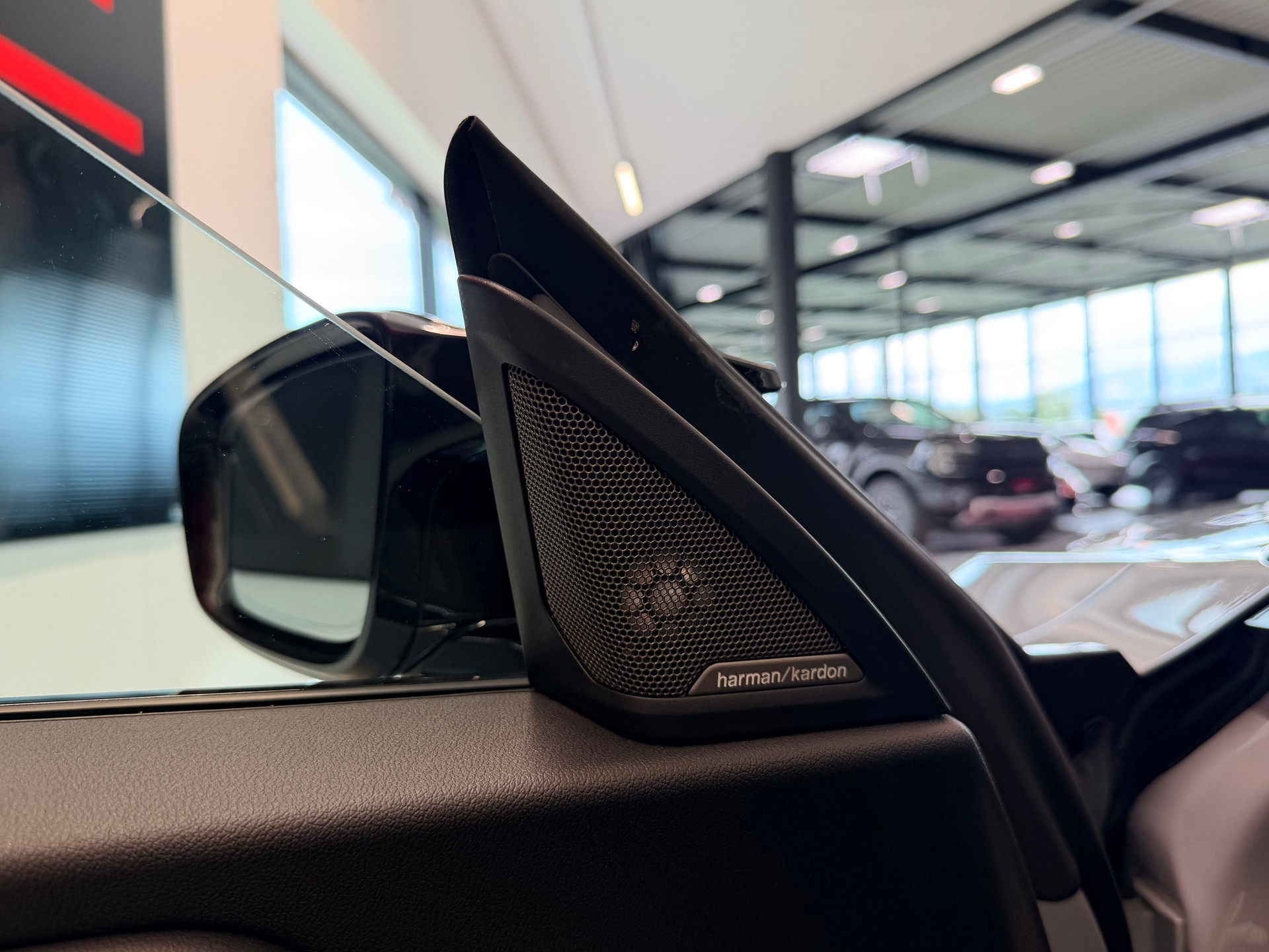 BMW M240i xDrive Steptronic-image-15