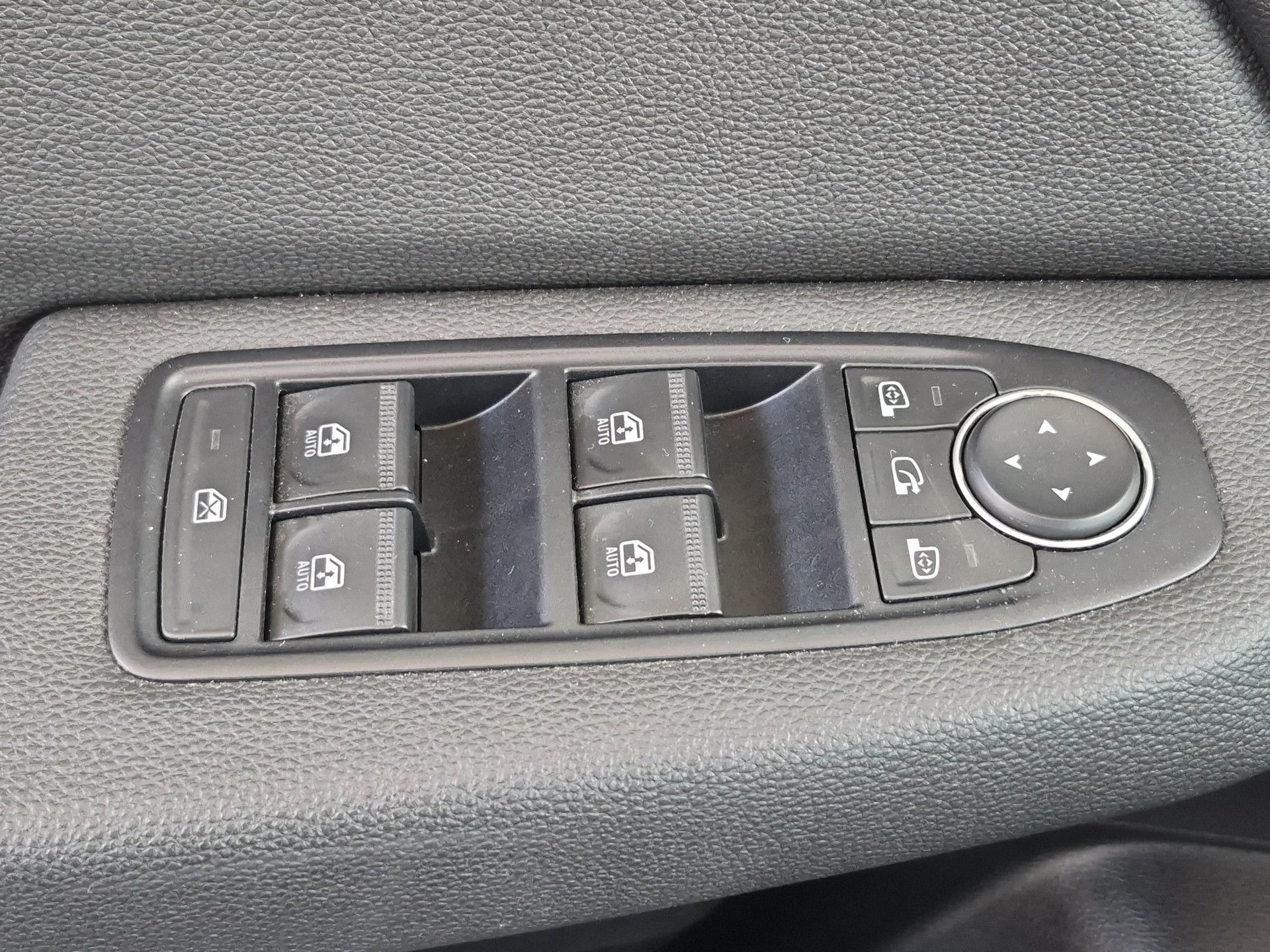 MITSUBISHI Colt 1.6 HEV Instyle-image-17