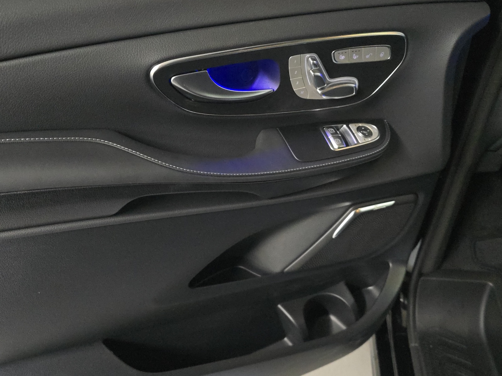 MERCEDES-BENZ V 300 d Exclusive Swiss Edition 4Matic Lang-image-6