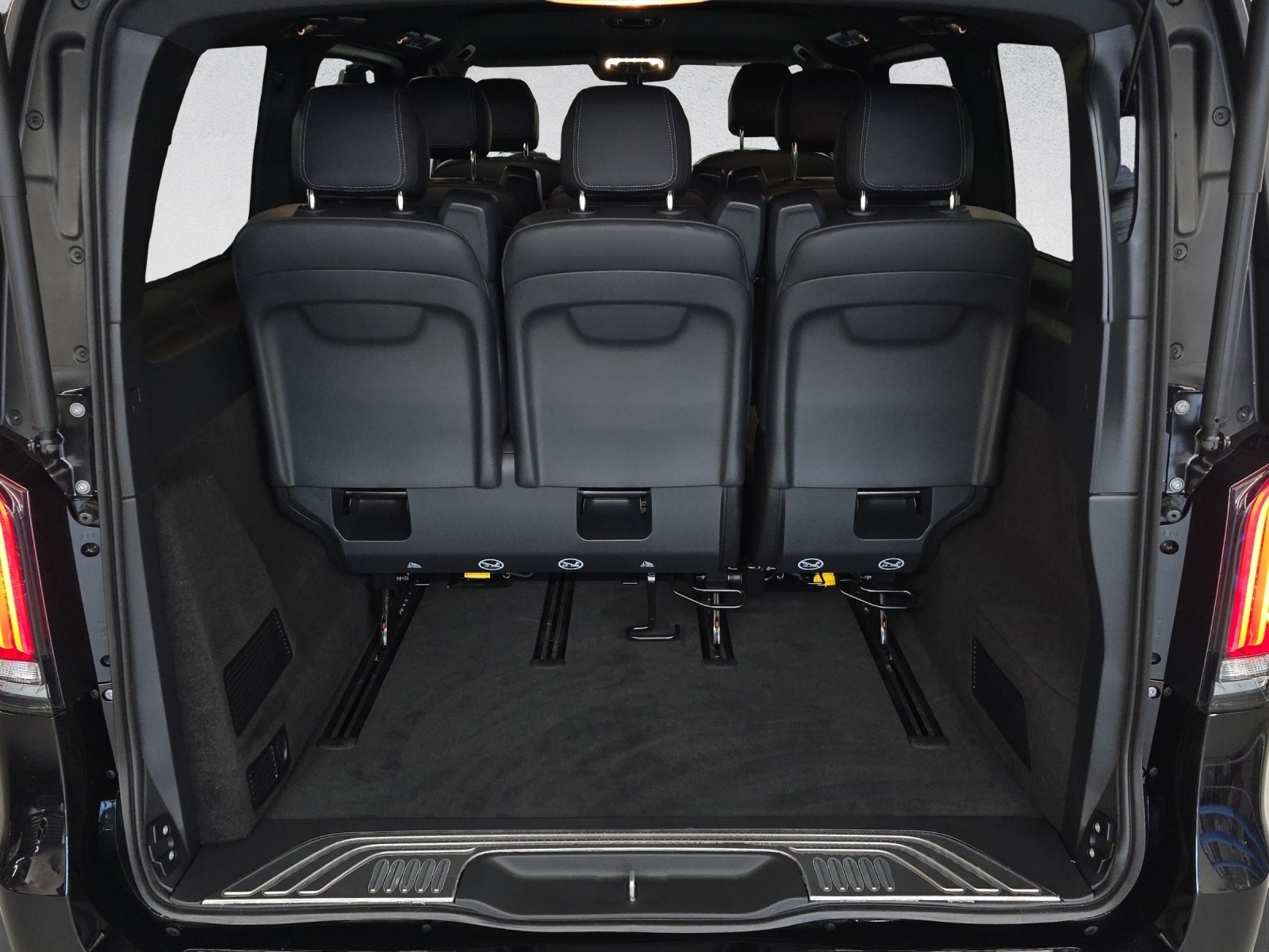 MERCEDES-BENZ V 300 d Exclusive Swiss Edition 4Matic Lang-image-8