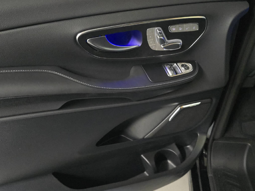 MERCEDES-BENZ V 300 d Exclusive Swiss Edition 4Matic Lang-image-5