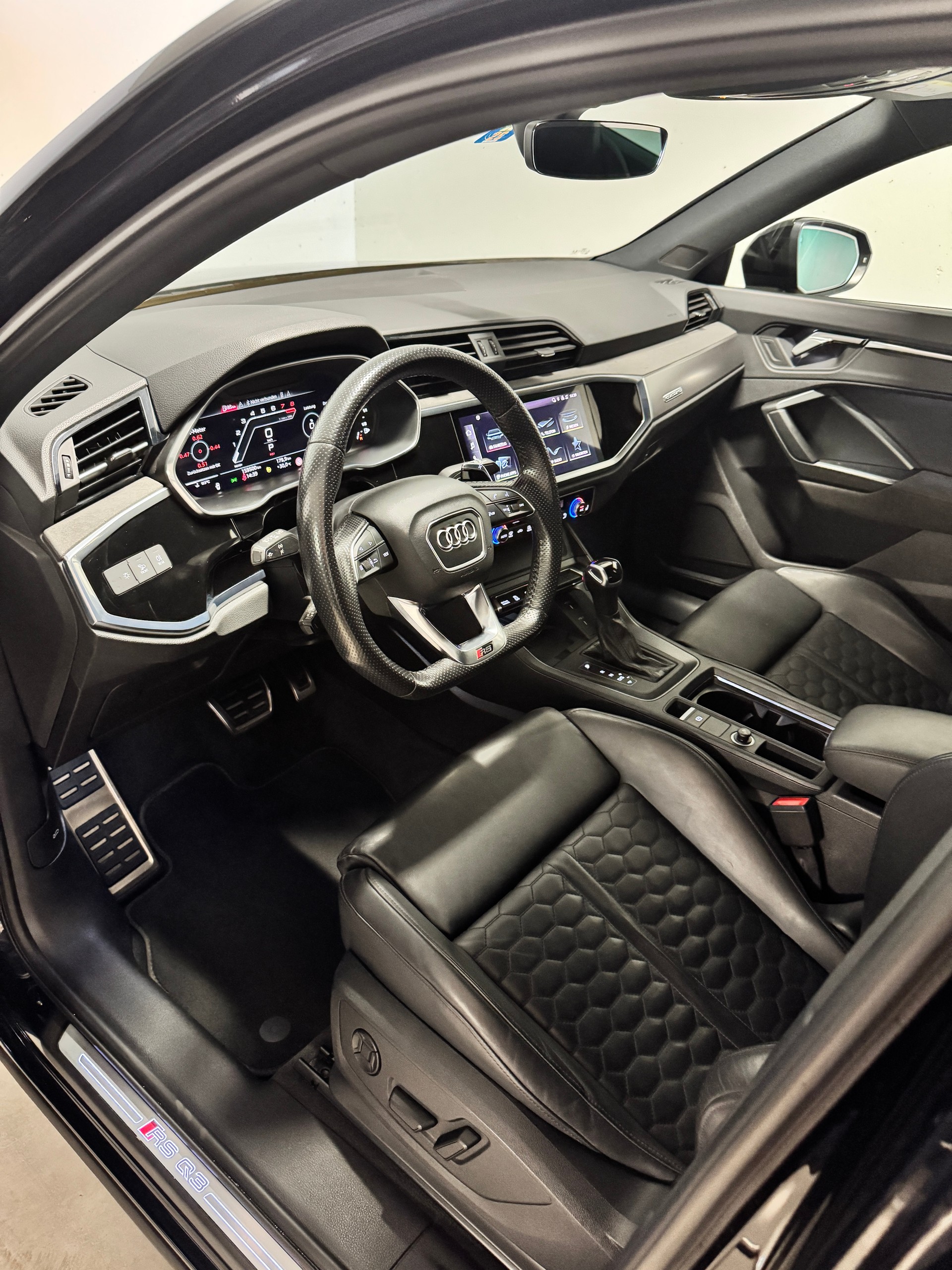 AUDI RS Q3 Sportback quattro S tronic-image-5