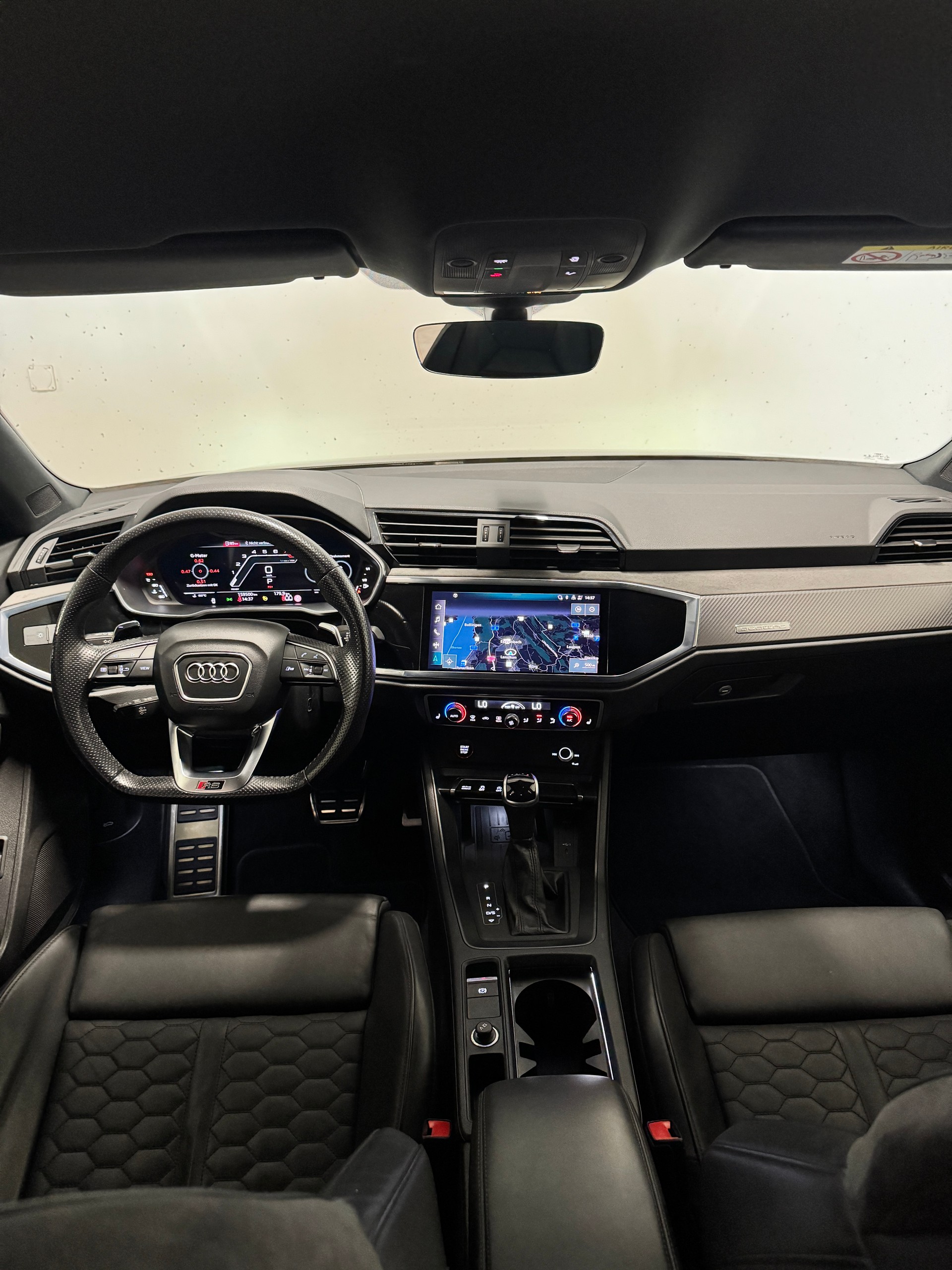 AUDI RS Q3 Sportback quattro S tronic-image-8