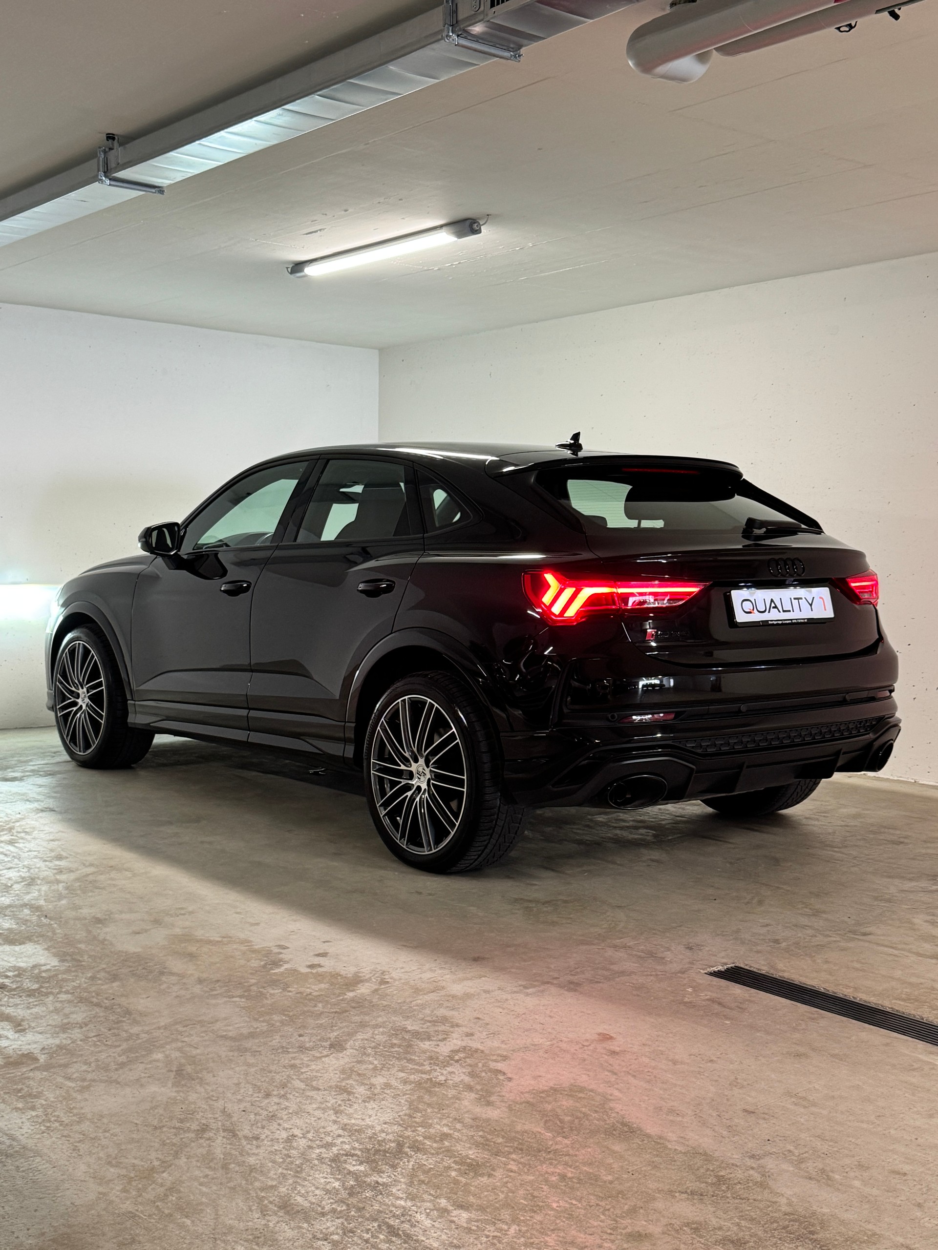 AUDI RS Q3 Sportback quattro S tronic-image-4
