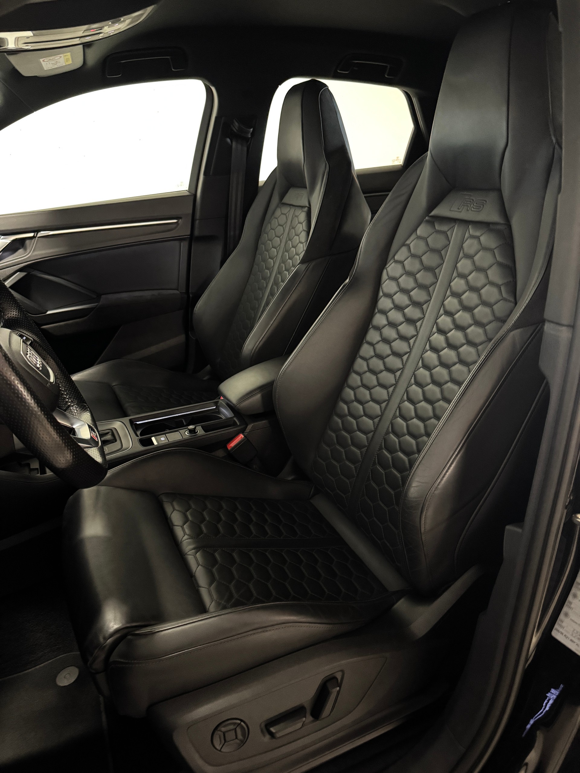 AUDI RS Q3 Sportback quattro S tronic-image-6