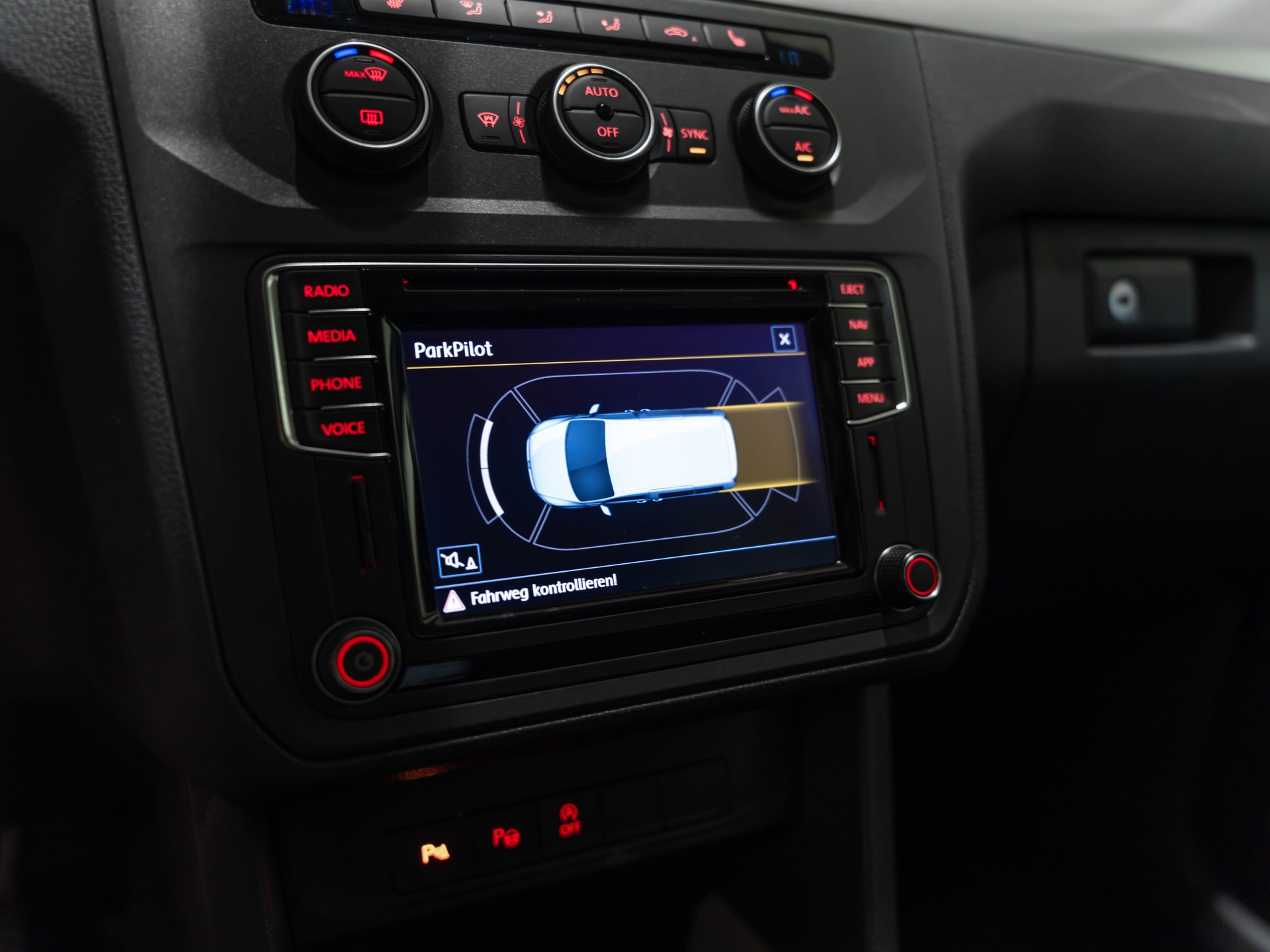 VW Caddy 1.4 TSI Trendline DSG-image-27