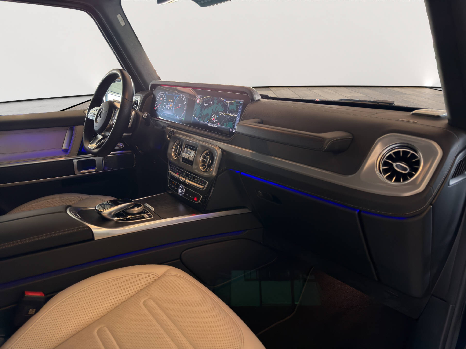 MERCEDES-BENZ G 500 AMG Line-image-15
