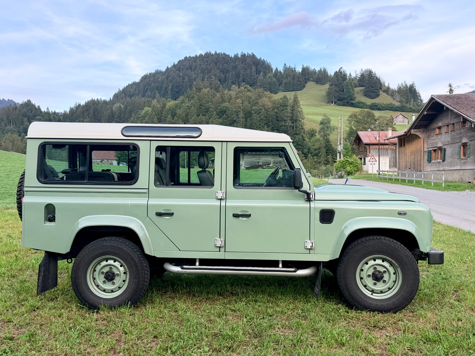 LAND ROVER 2.2 TD4 SW Heritage-image-2