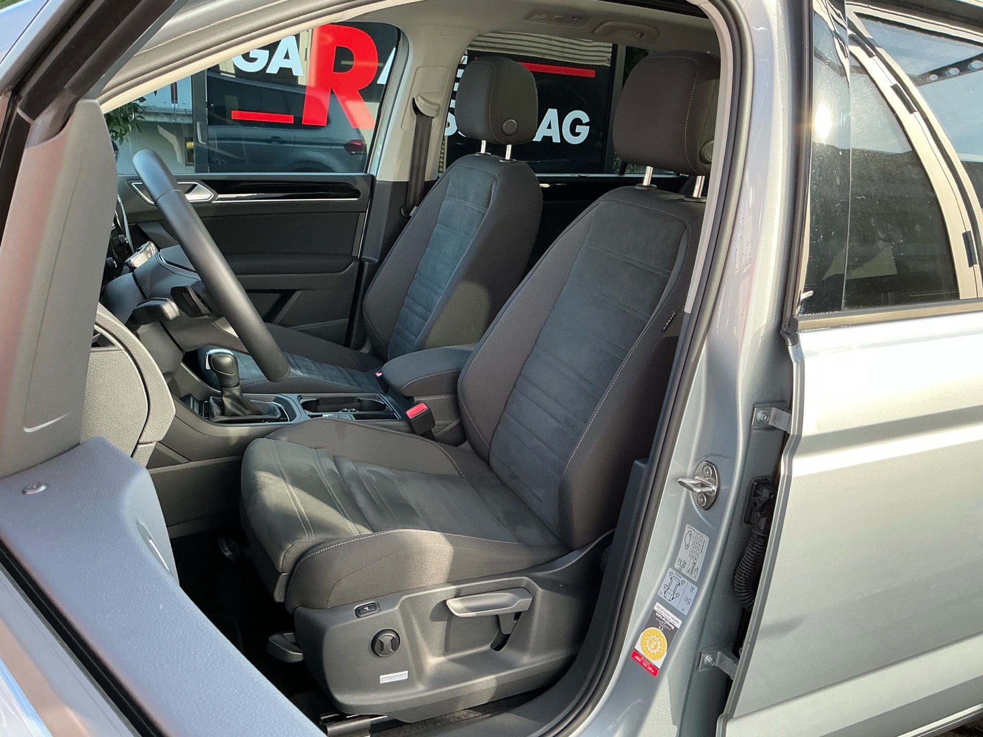 VW Touran Highline *** VOLLAUSSTATTUNG MIT VW GARANTIE BIS 2029 !!! ***-image-7