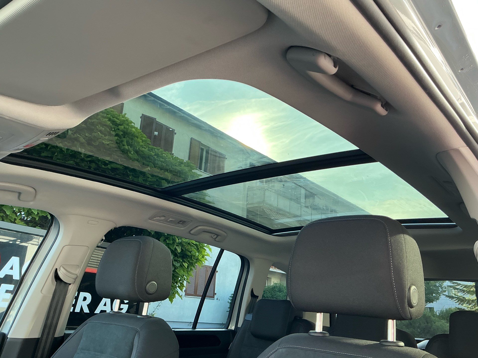 VW Touran Highline *** VOLLAUSSTATTUNG MIT VW GARANTIE BIS 2029 !!! ***-image-8