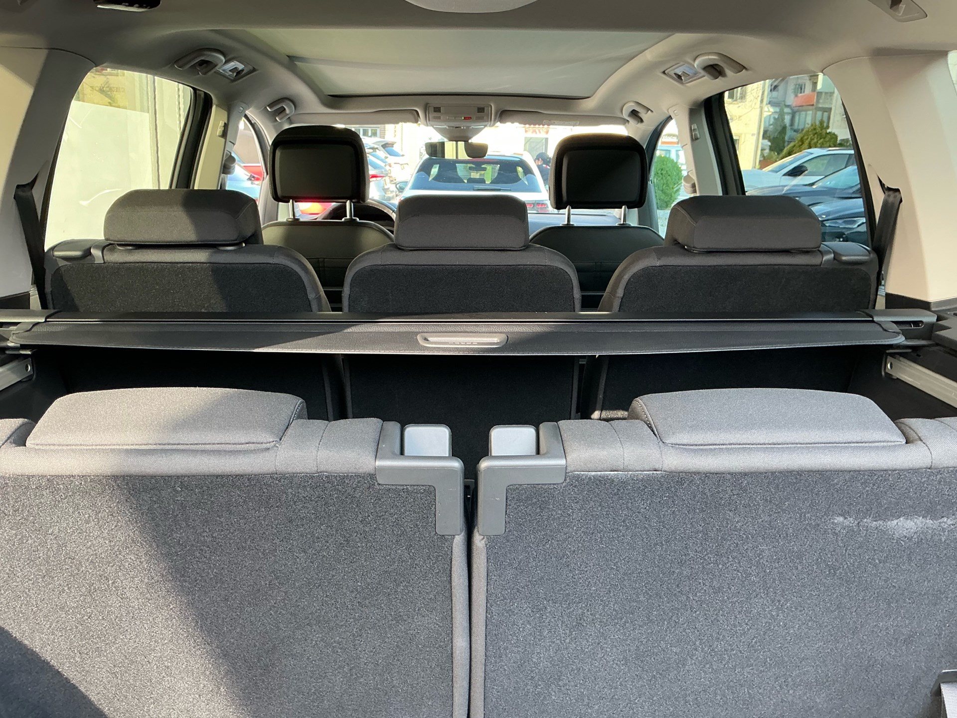 VW Touran Highline *** VOLLAUSSTATTUNG MIT VW GARANTIE BIS 2029 !!! ***-image-27