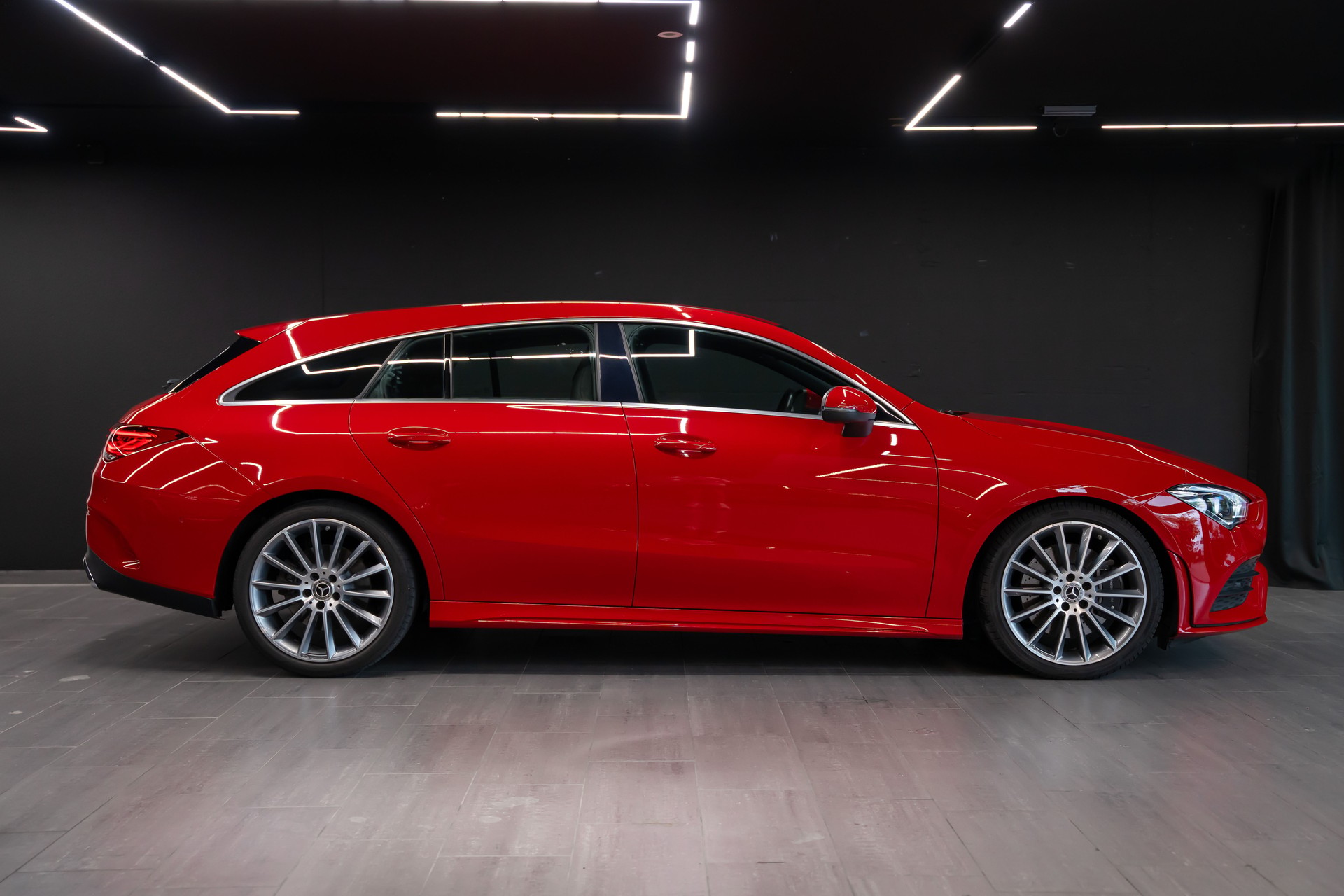 MERCEDES-BENZ Shooting Brake 220 7G-DCT AMG Line / 8 Fach Felgen/Pneu / Night Paket / 1. Hand-image-2