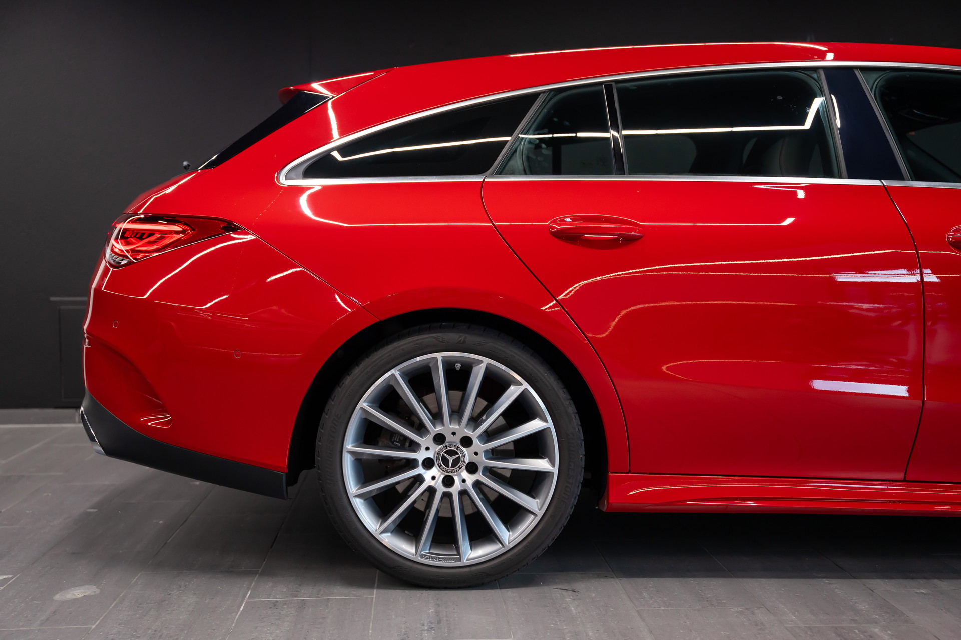 MERCEDES-BENZ Shooting Brake 220 7G-DCT AMG Line / 8 Fach Felgen/Pneu / Night Paket / 1. Hand-image-4
