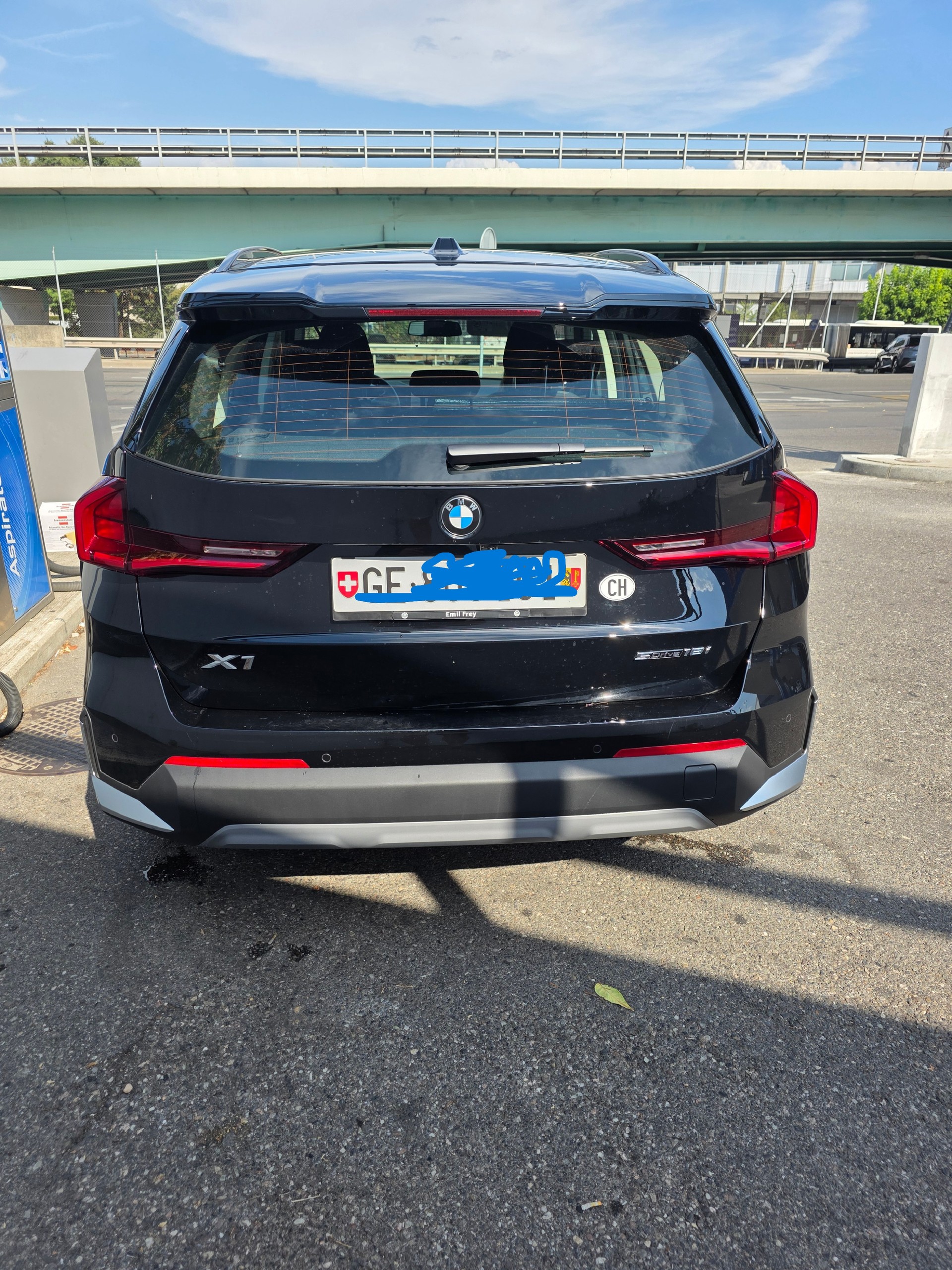 BMW 18i sDrive-image-2