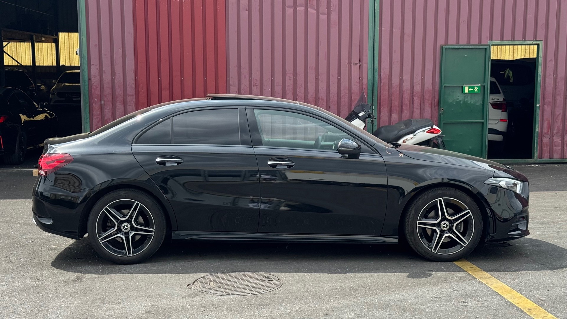 MERCEDES-BENZ A 200 AMG Line 7G-DCT-image-7