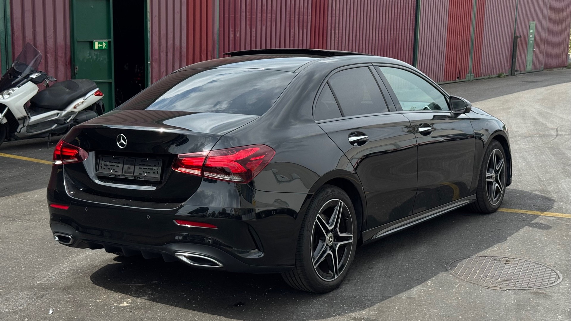 MERCEDES-BENZ A 200 AMG Line 7G-DCT-image-6