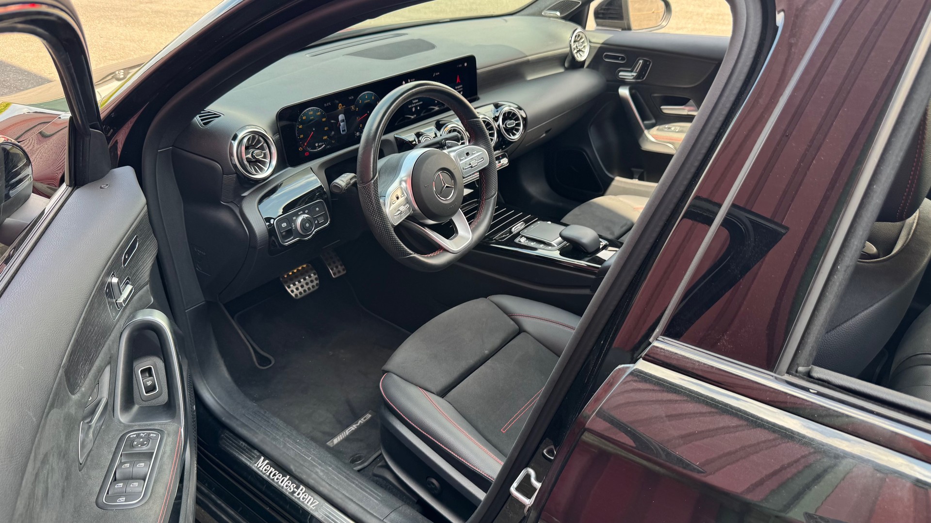 MERCEDES-BENZ A 200 AMG Line 7G-DCT-image-11
