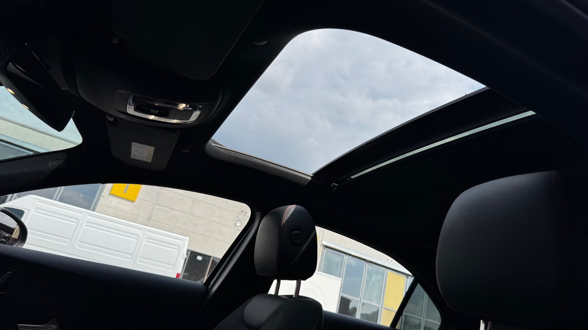 MERCEDES-BENZ A 200 AMG Line 7G-DCT-image-9