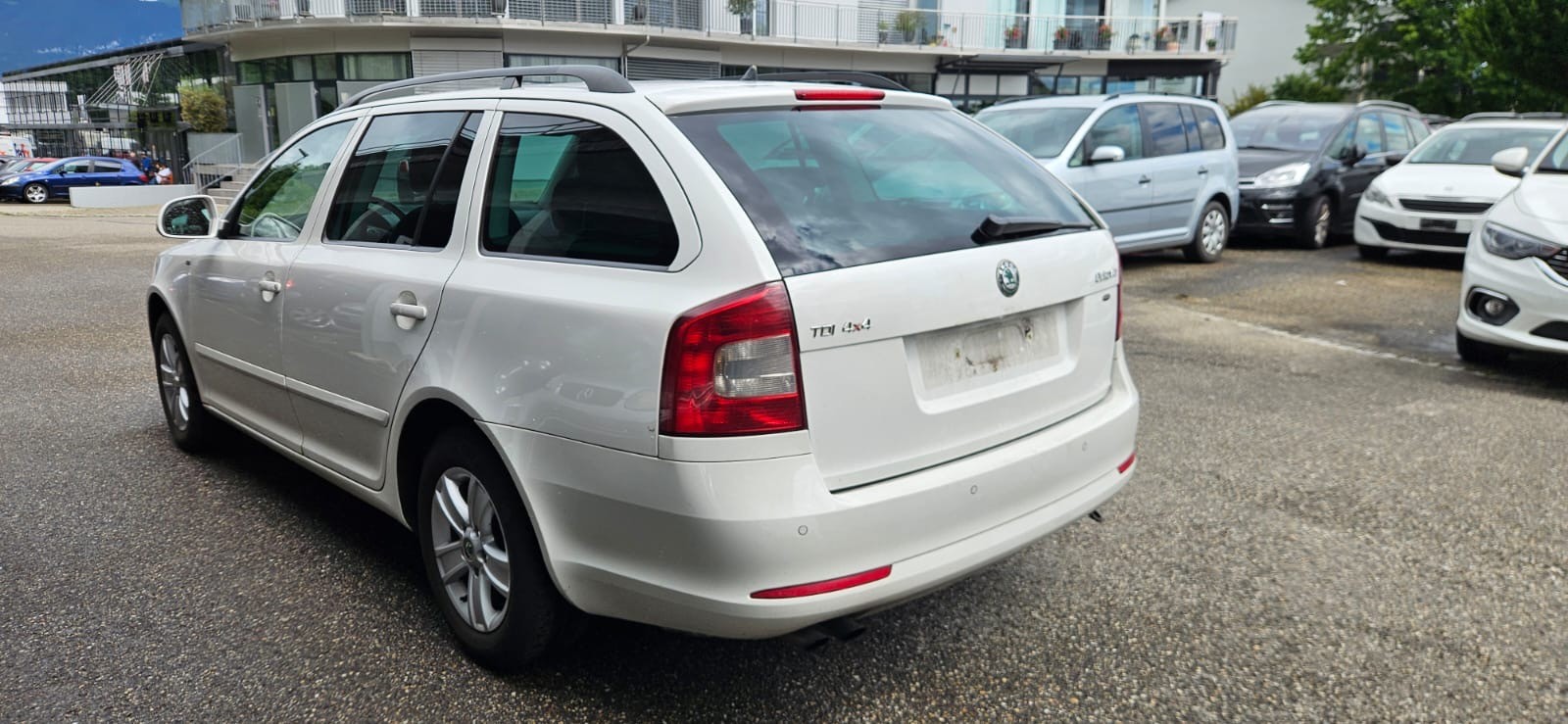 SKODA Octavia Combi 1.6 TDI Adventure 4x4-image-4