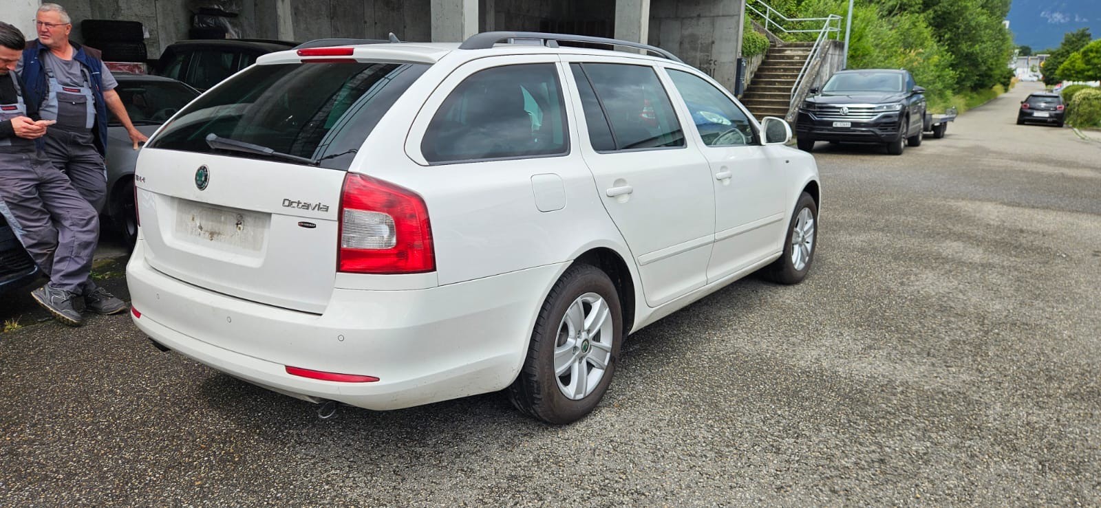 SKODA Octavia Combi 1.6 TDI Adventure 4x4-image-2