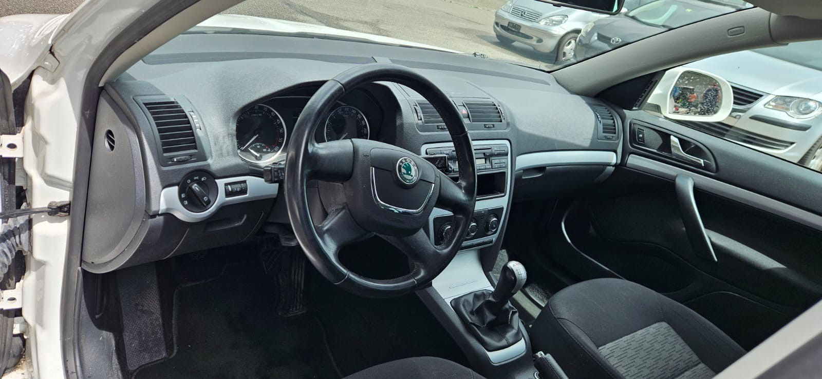 SKODA Octavia Combi 1.6 TDI Adventure 4x4-image-1
