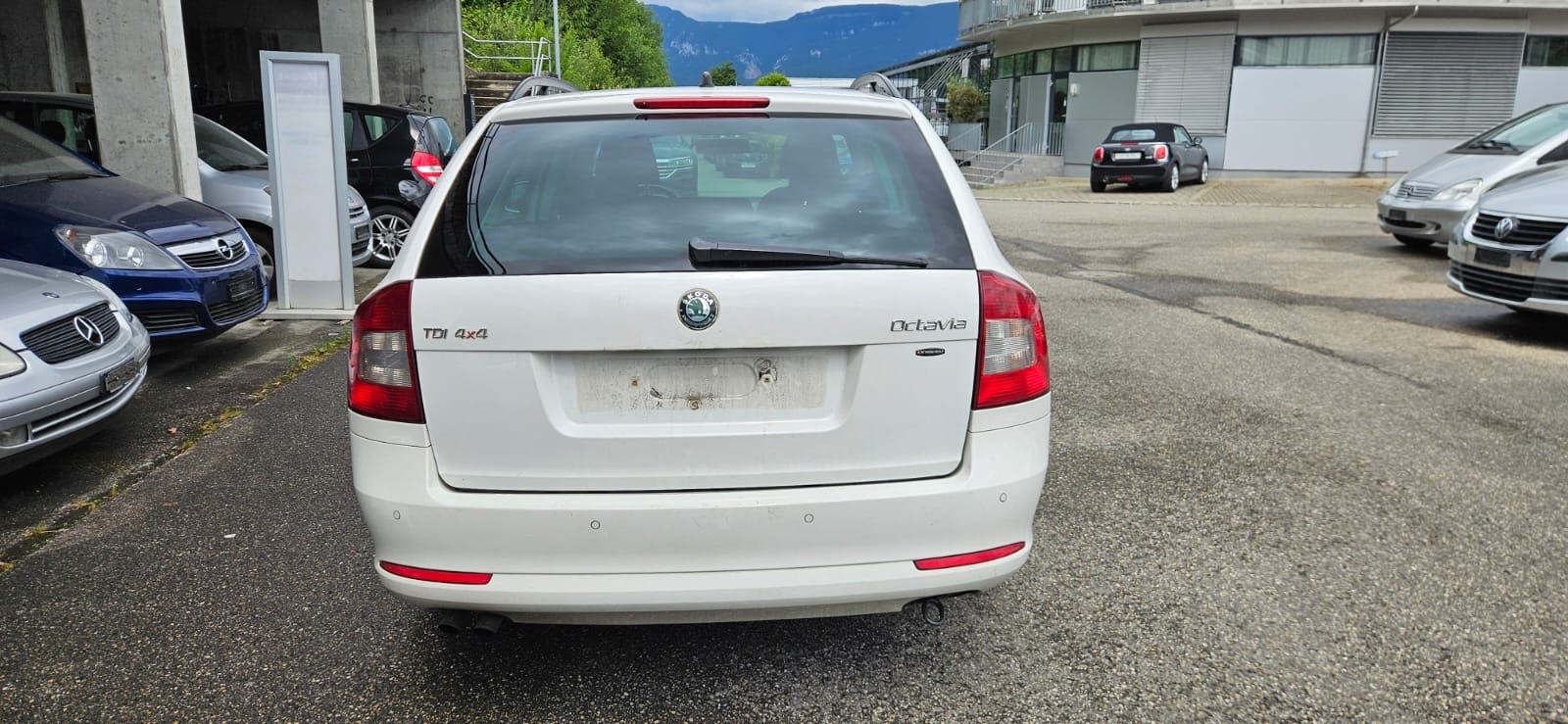 SKODA Octavia Combi 1.6 TDI Adventure 4x4-image-7