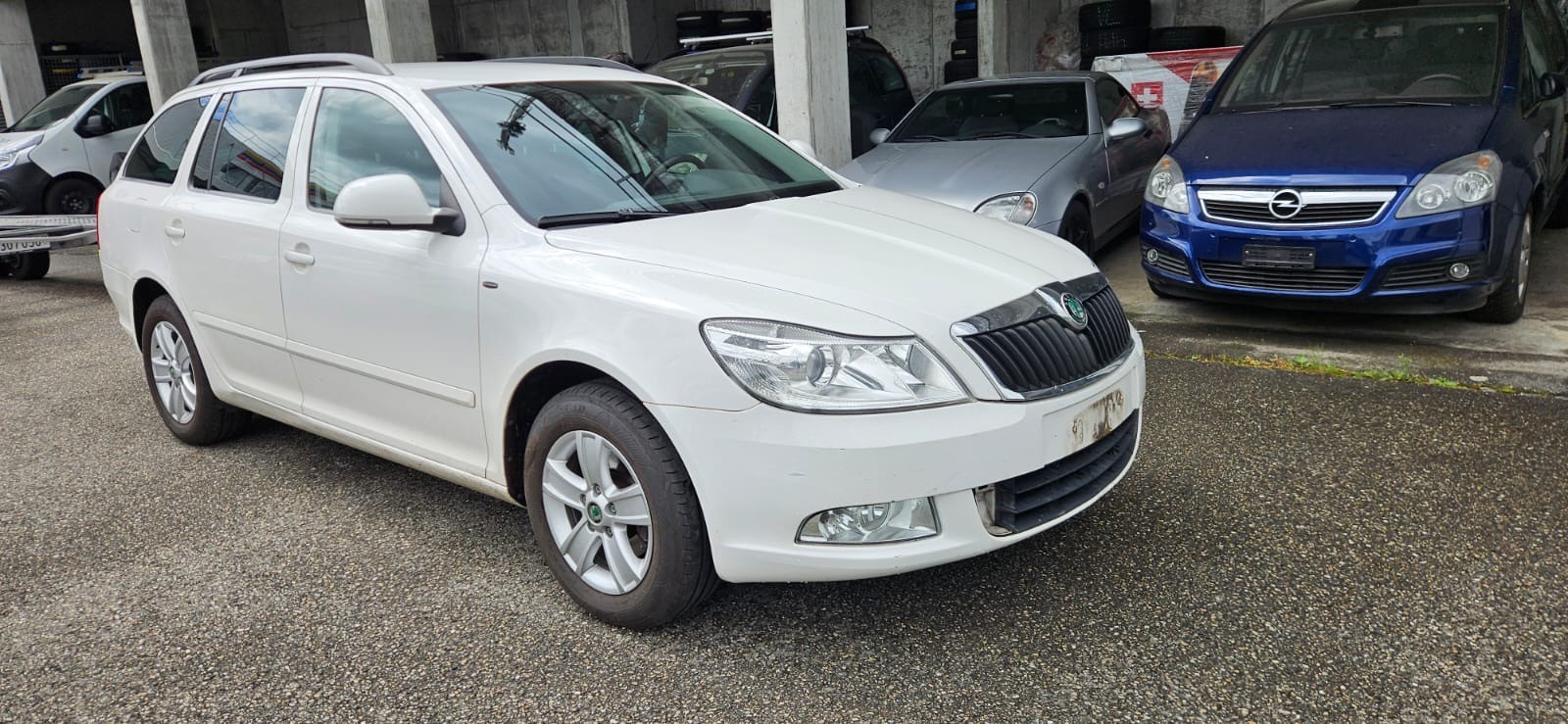 SKODA Octavia Combi 1.6 TDI Adventure 4x4-image-9