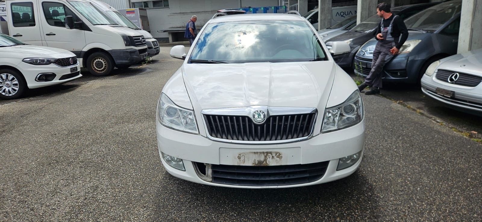 SKODA Octavia Combi 1.6 TDI Adventure 4x4-image-0