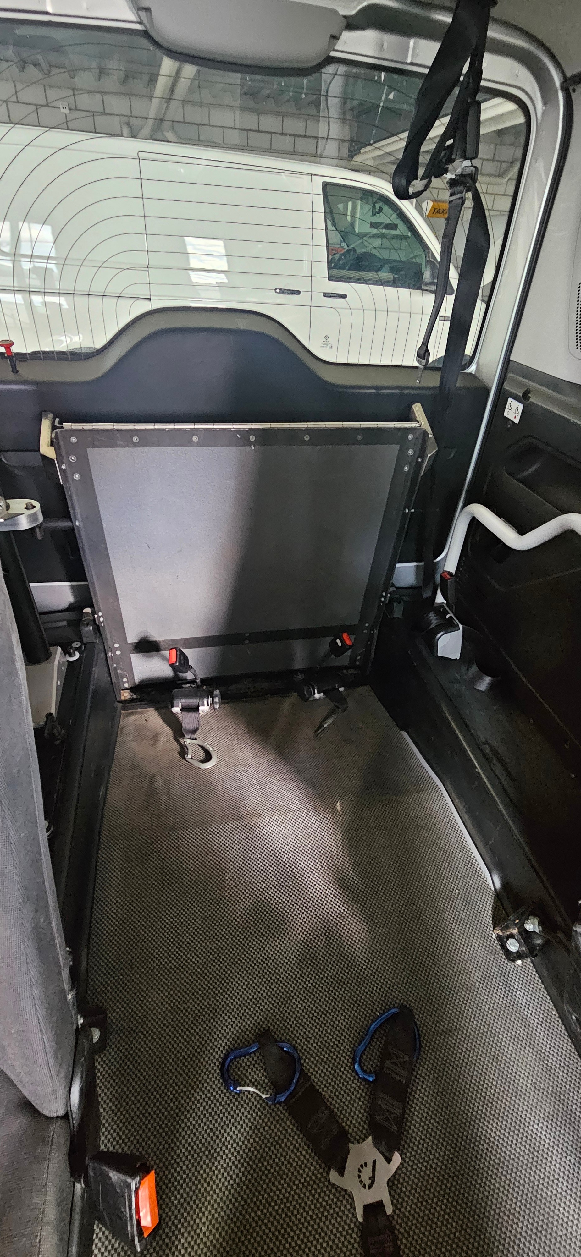 OPEL Behindertengerecht-Rampe / 4-Sitze & ein Rollstuhlfahrer/in-image-12