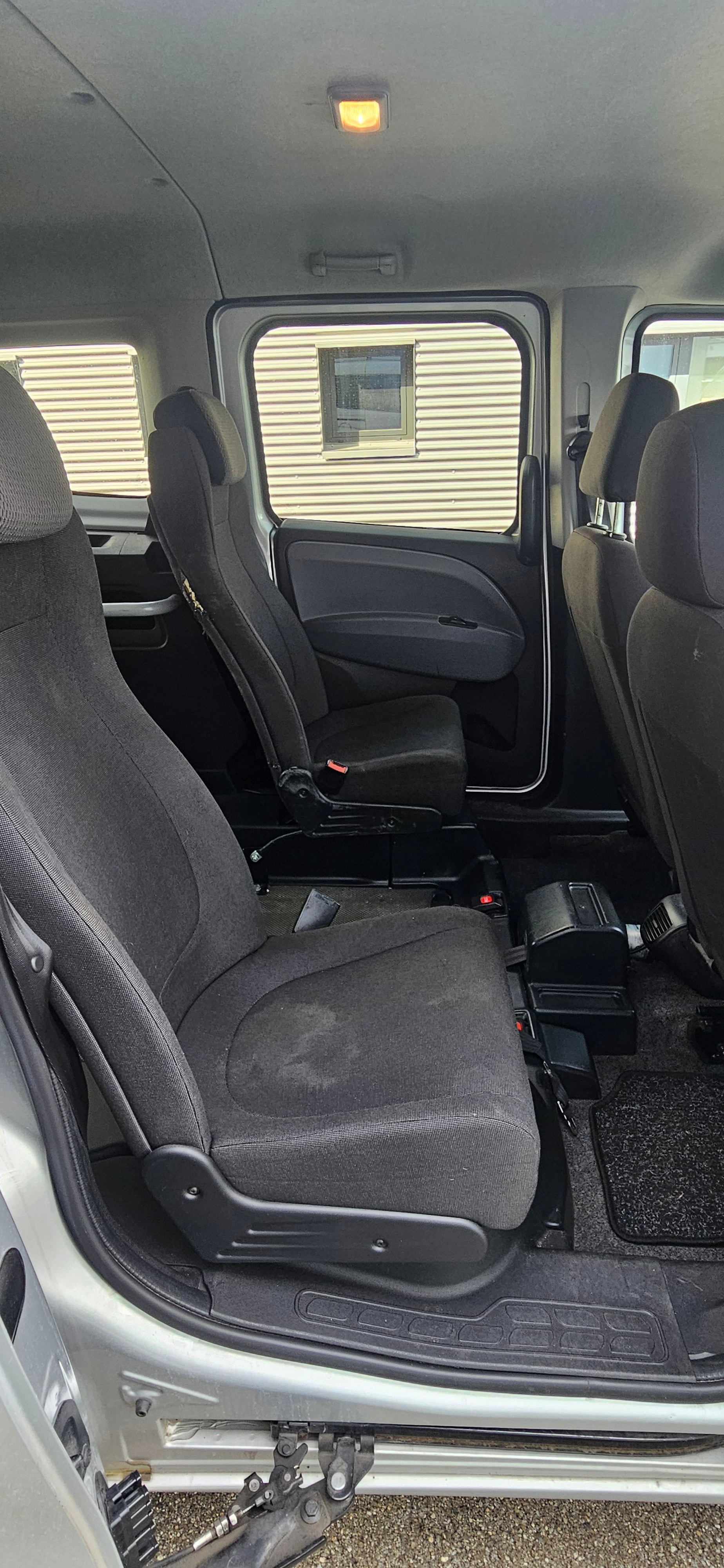 OPEL Behindertengerecht-Rampe / 4-Sitze & ein Rollstuhlfahrer/in-image-10