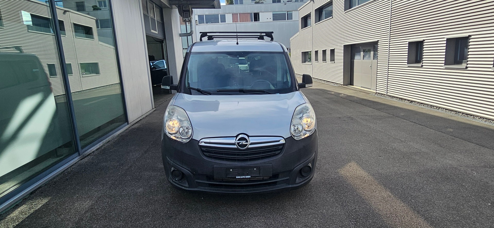 OPEL Behindertengerecht-Rampe / 4-Sitze & ein Rollstuhlfahrer/in-image-2